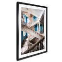 Póster Imponente escalera con encanto antiguo - Robroek