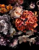 Fototapet med motiv af mørk blomsterbuket i sort med orkideer 2,7 x 2,12 m