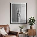 Póster en blanco y negro | Mano de la Victoria - Signo de paz y victoria - Bühler