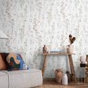 Ikke-vævet tapet med sarte engblomster i mint-abrikos som blomstret naturtapet
