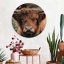 Cuadro de madera Treechild - Vaca de las Highlands con corona de flores - Redondo