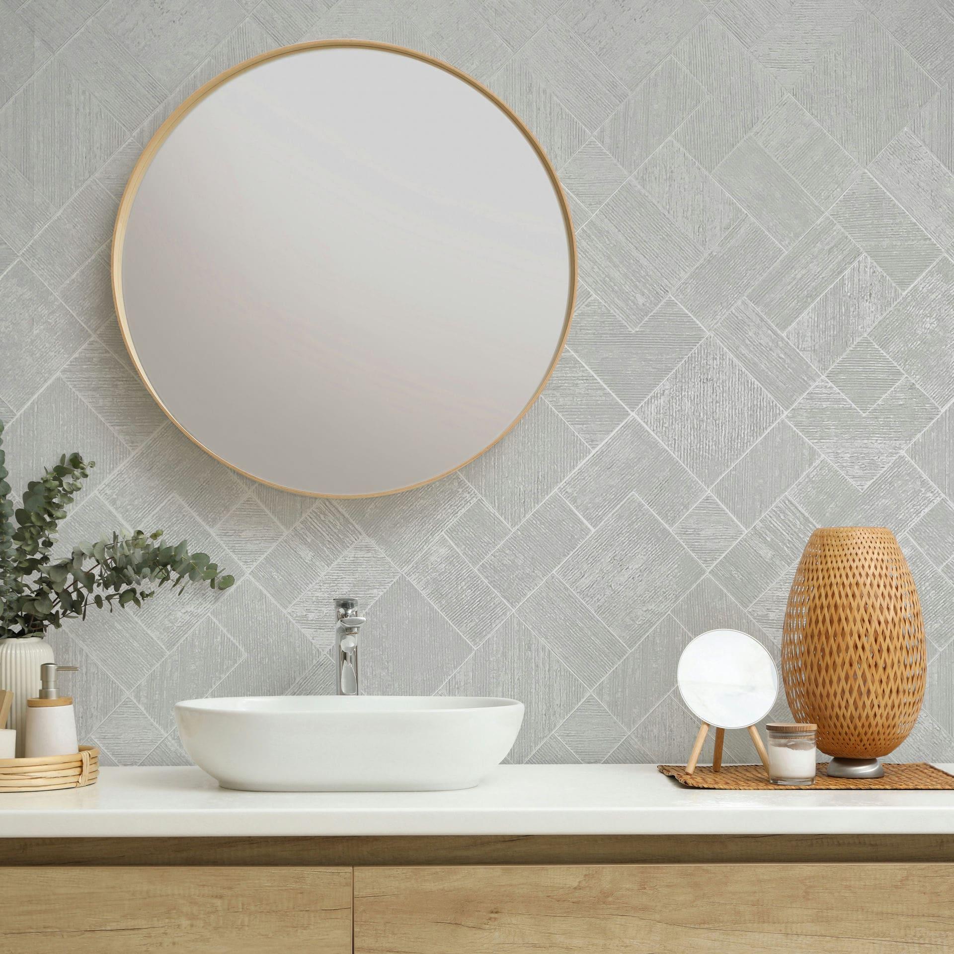 Non-woven tapet i hvid ternet, grafisk geometrisk diamantmønster