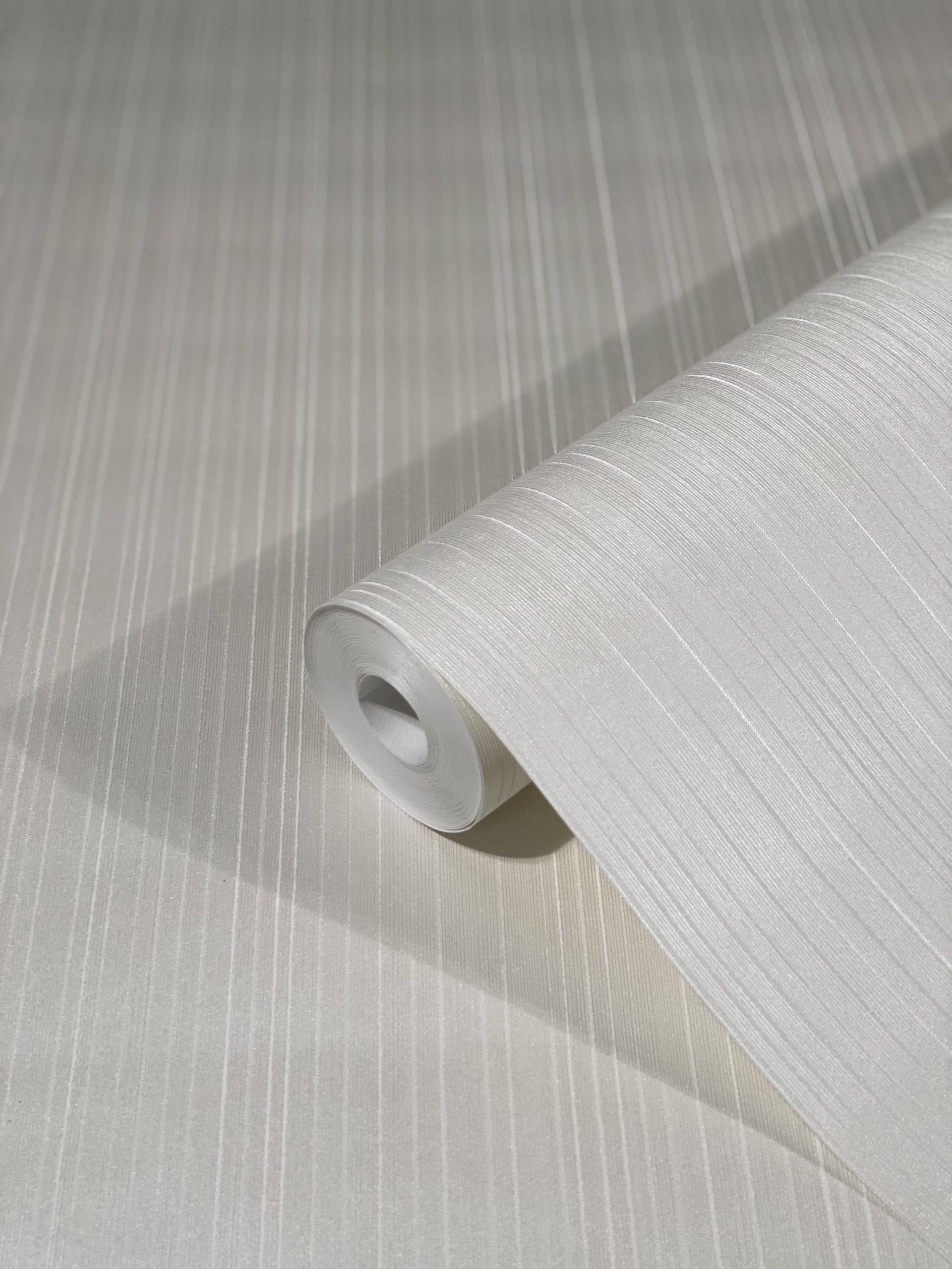 non-woven tapet med skinnende fine striber og linjer beige striber af Harald Glööckler