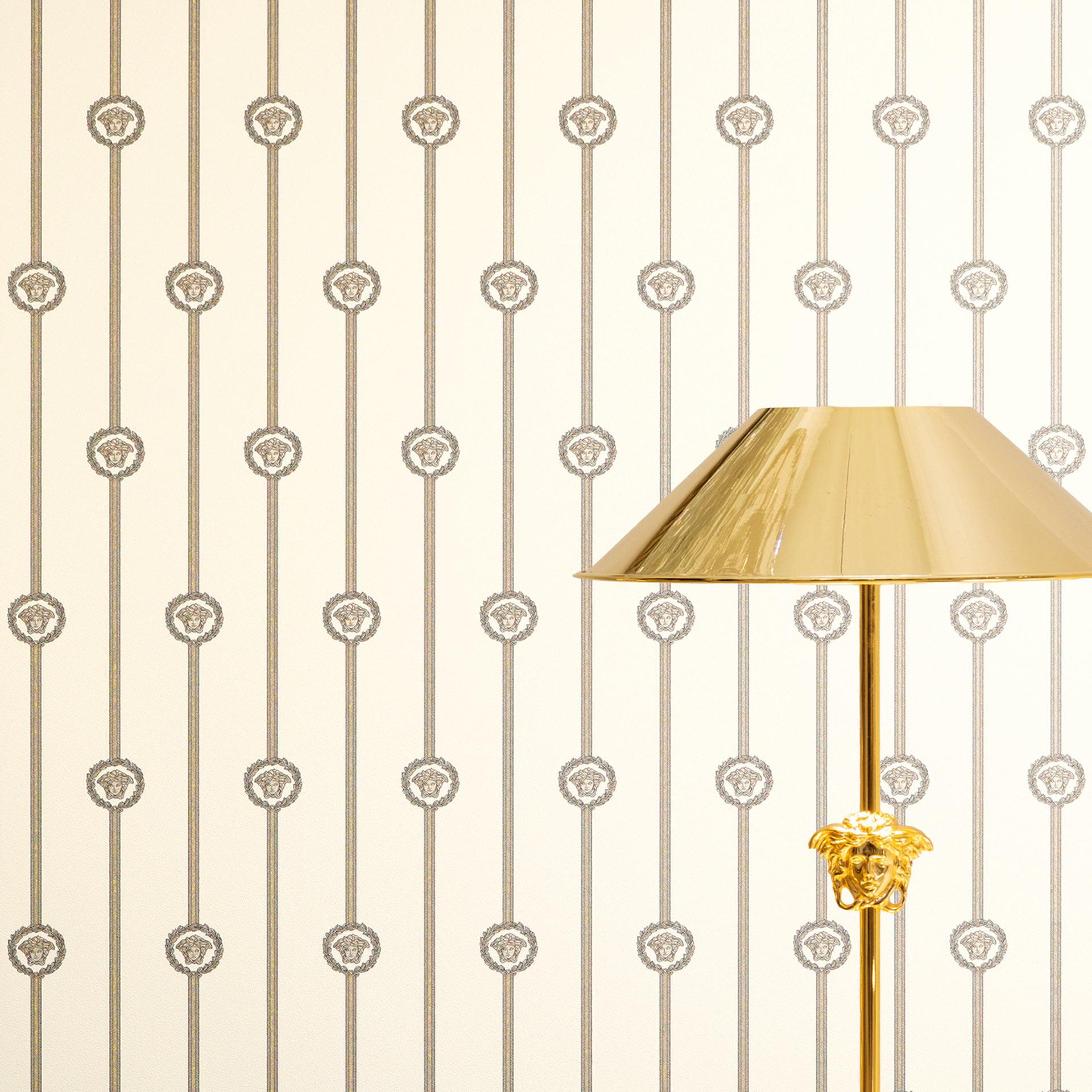 Versace ikke-vævet tapet I Love Baroque striber Medusa White Taupe luksuriøst
