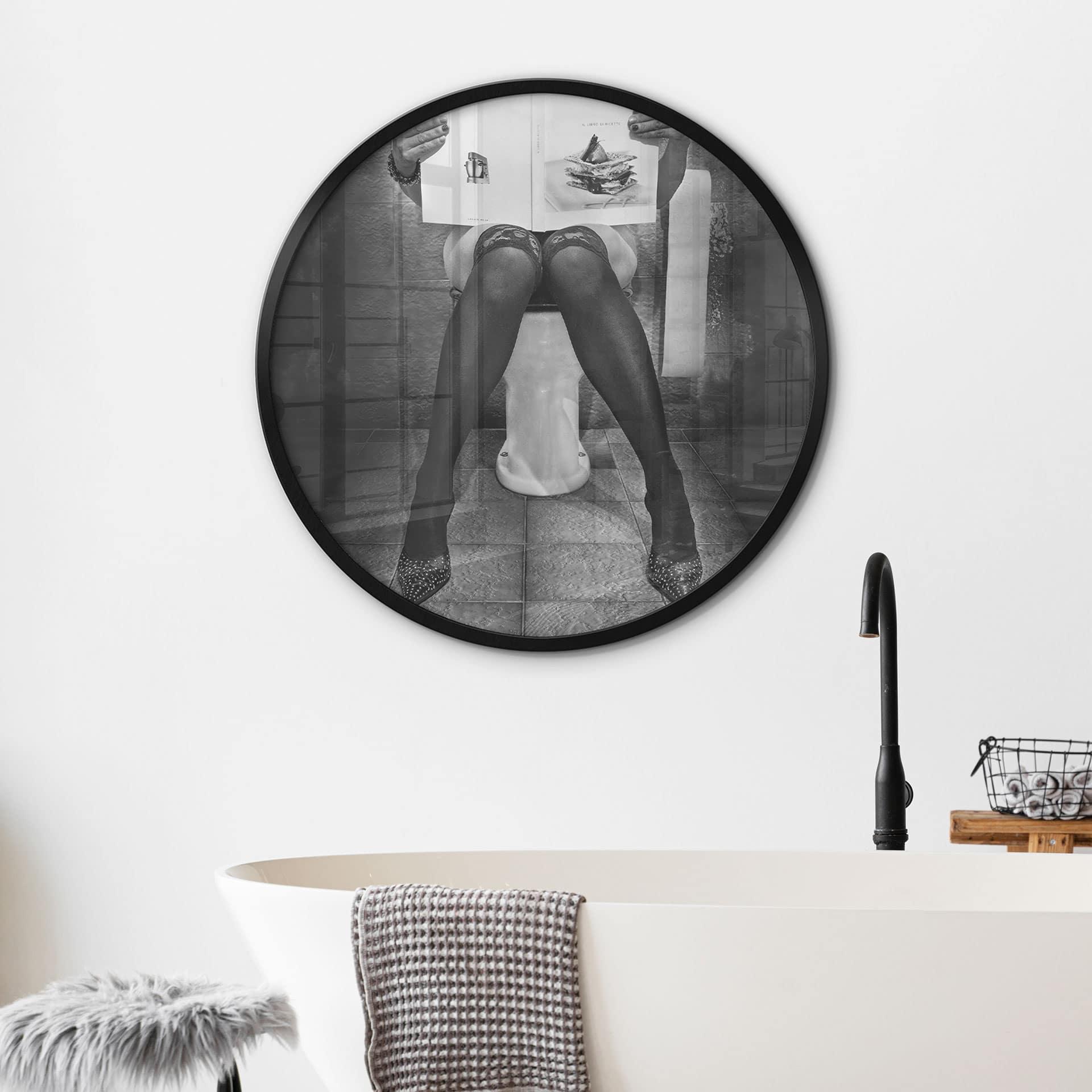 Póster Mujer erótica en el baño - Toniolo - Redondo
