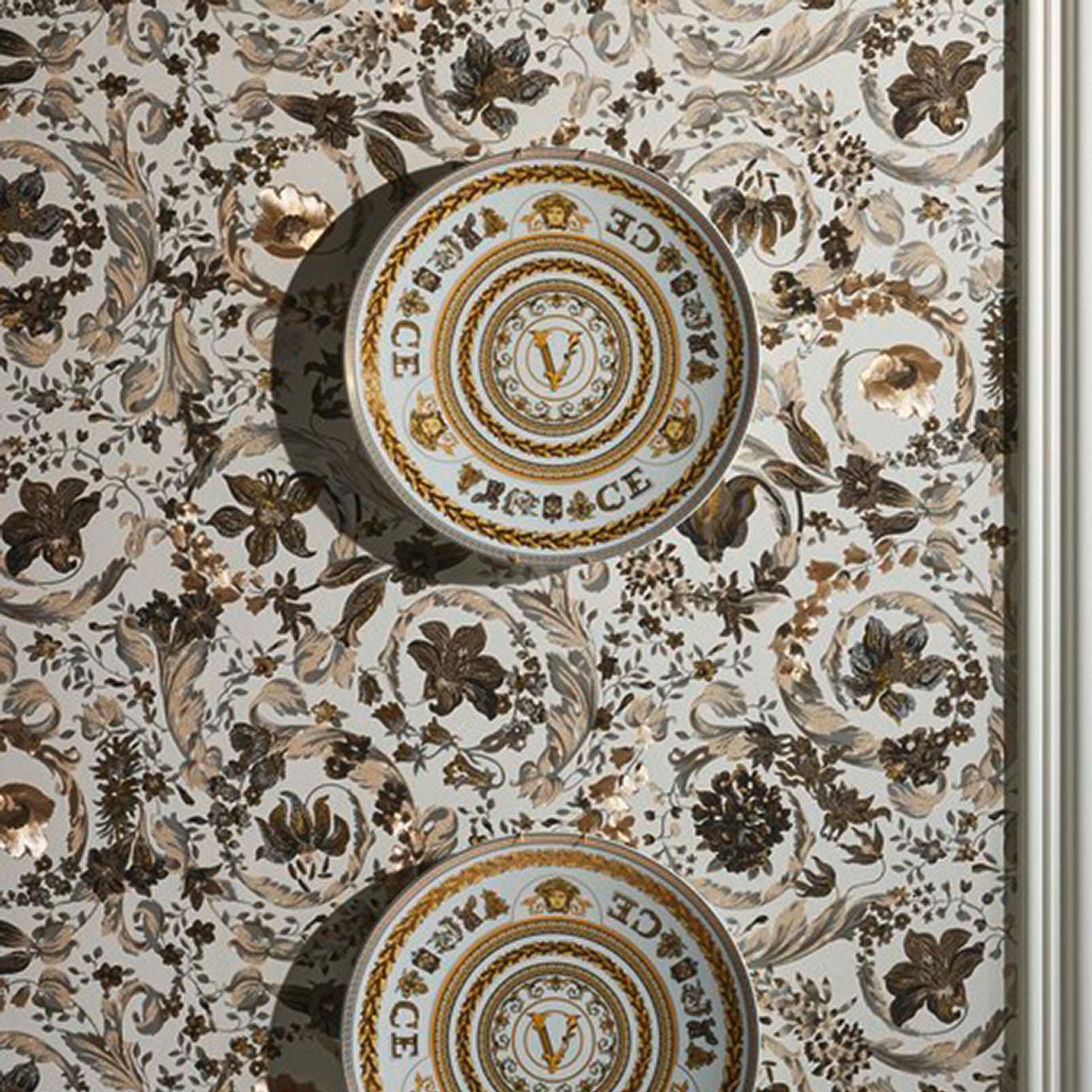 blomstret tapet Versace i creme og hvidt non-woven tapet blomstret design