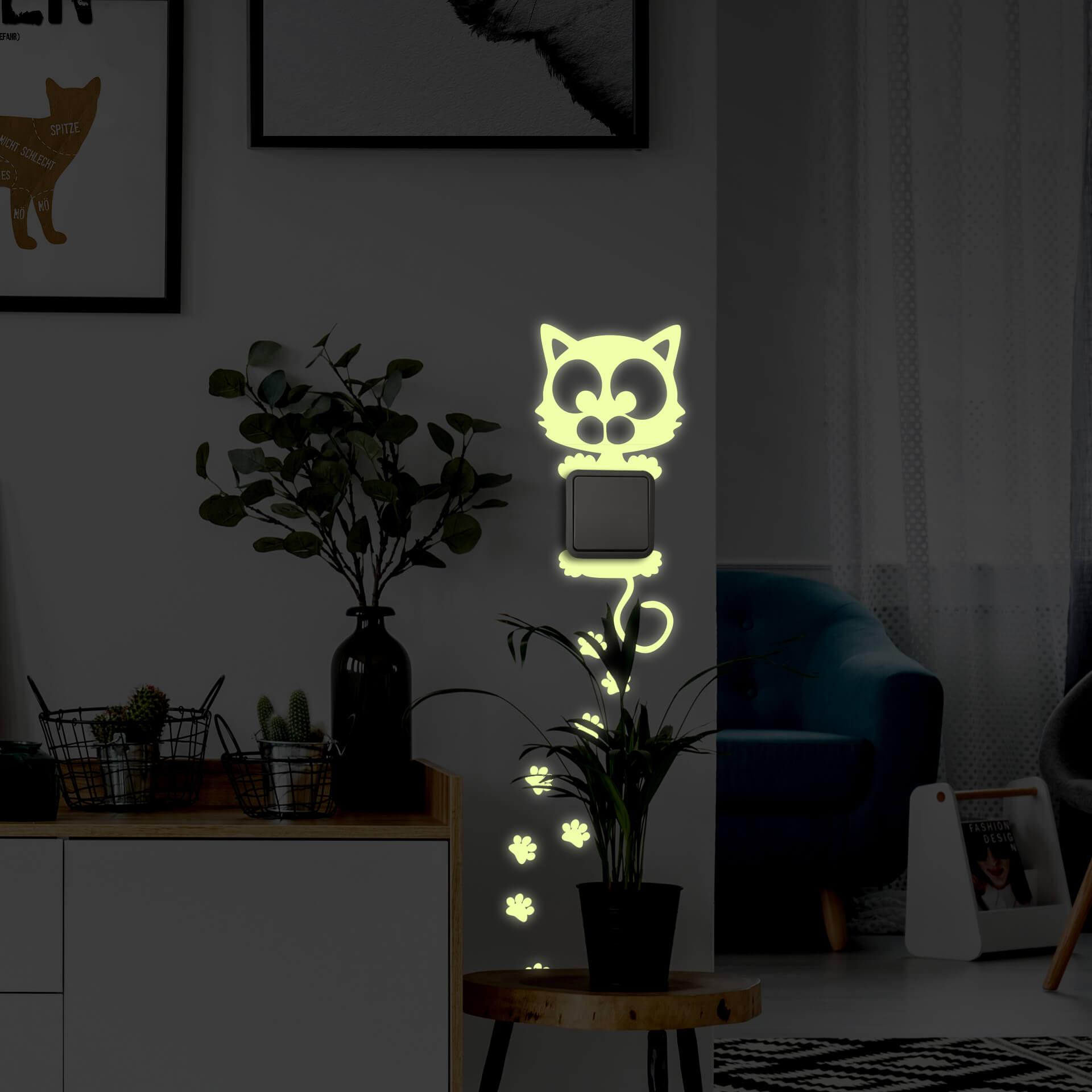 Selvlysende Wallsticker Kat - passer til stikkontakten