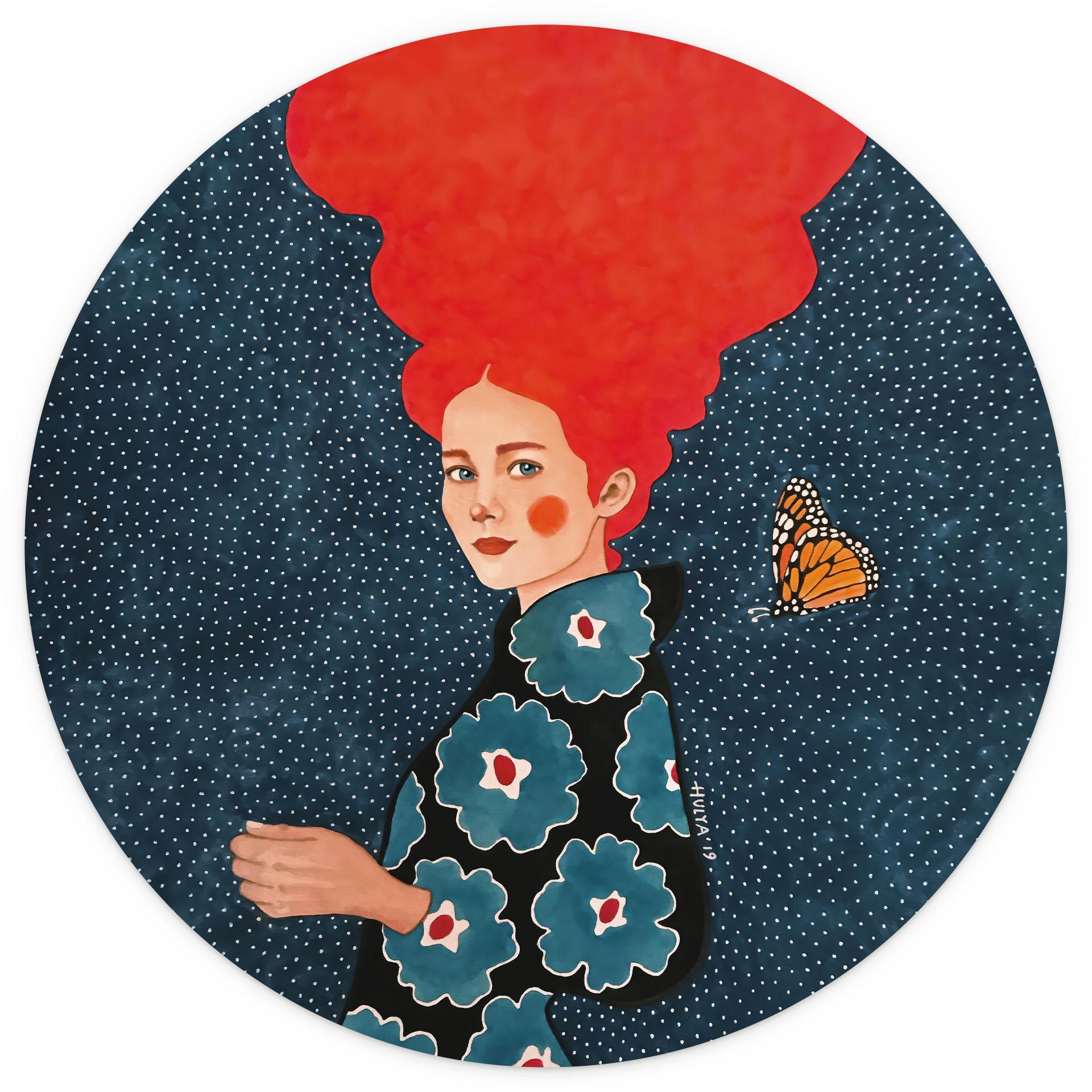 Fotobehang Vrouw in bloemenjurk met vlinder - Hülya - Rond - zelfklevend/niet-geweven
