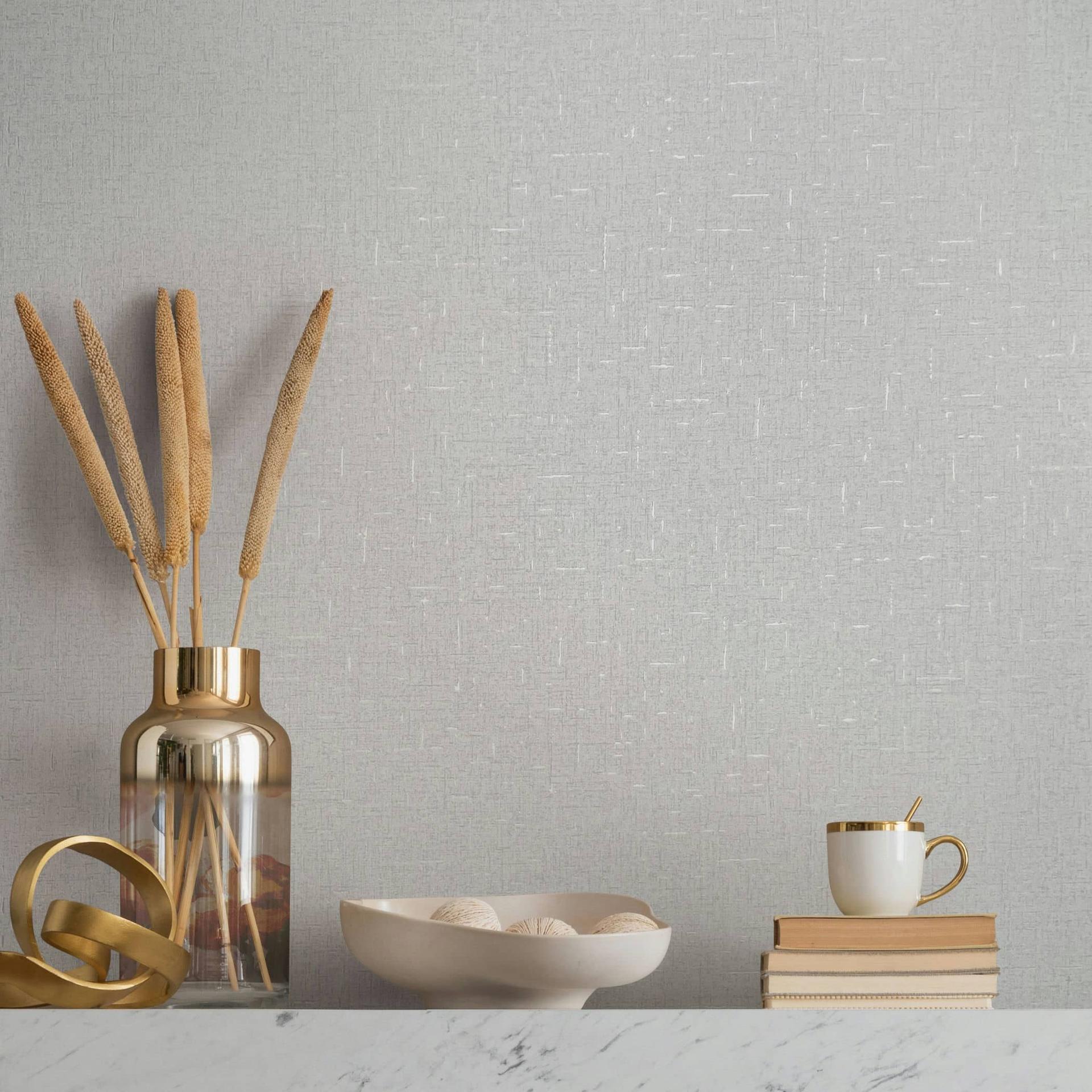 Non-woven tapet med en let skinnende grå, hvid glat struktur