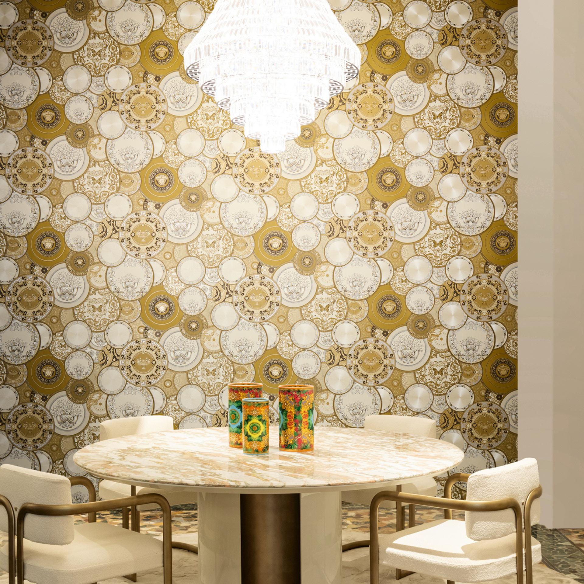 Versace ikke-vævet tapet Art De La Table Baroque Circles Medusa Meander Gold Cream
