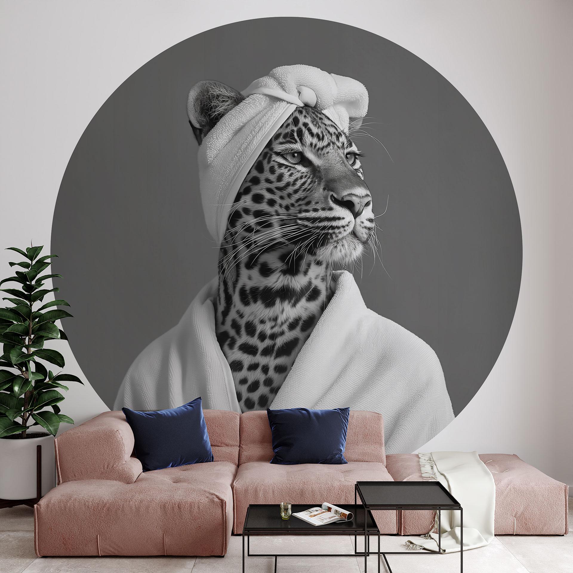 Royale spa time-out med leopard | sort og hvidt fototapet med dyr - Rahner - Round - vliesetapet/sel