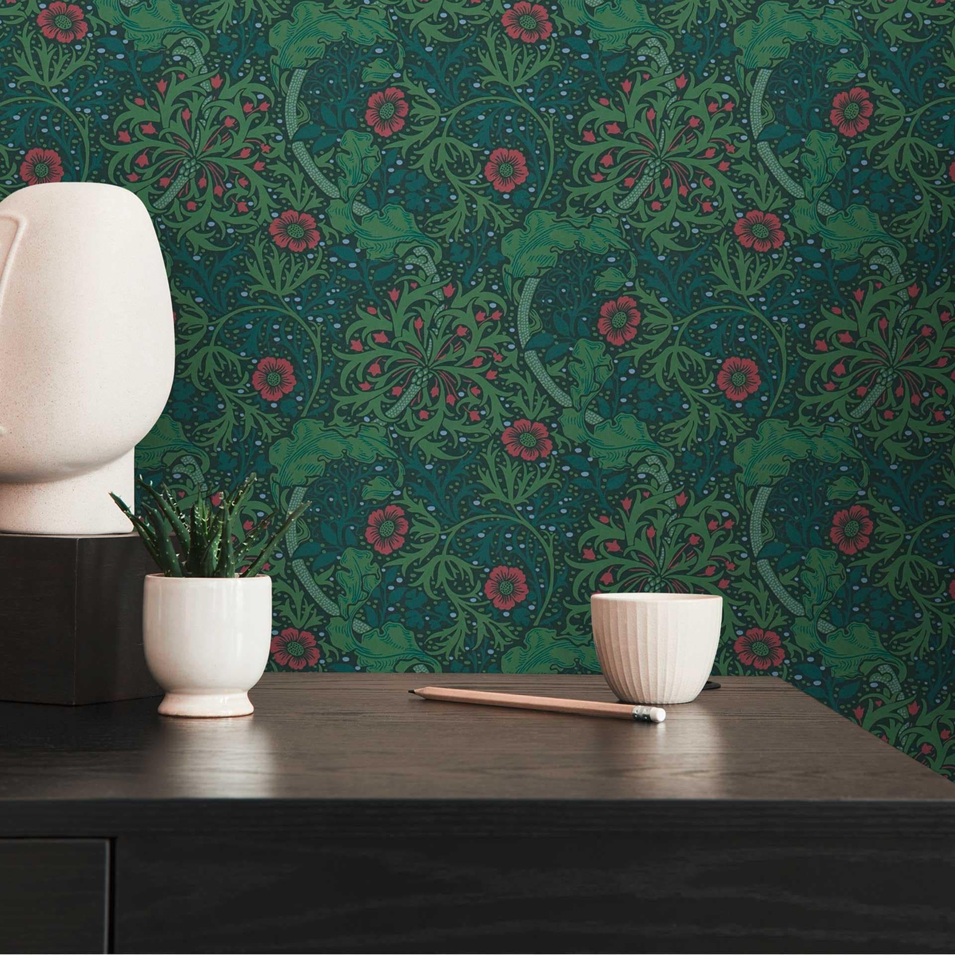 tapet med blomsterranker og blomster grøn rød - non-woven blomstertapet