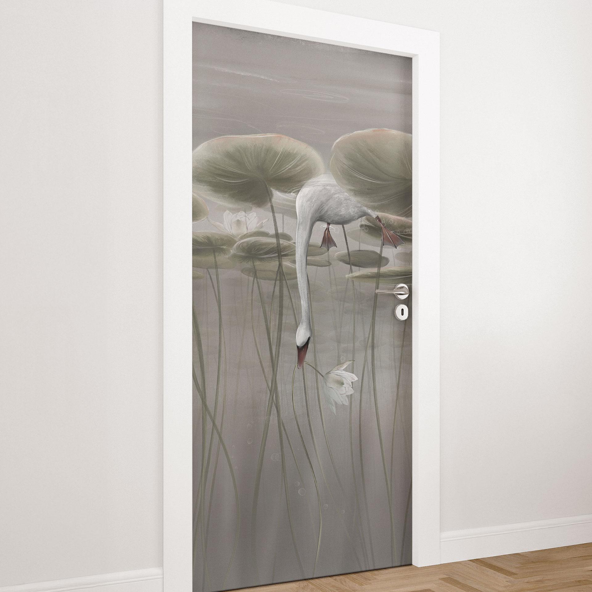 Deurfolie lotusbloemen met zwaan in water in grijs - Ms Tiff