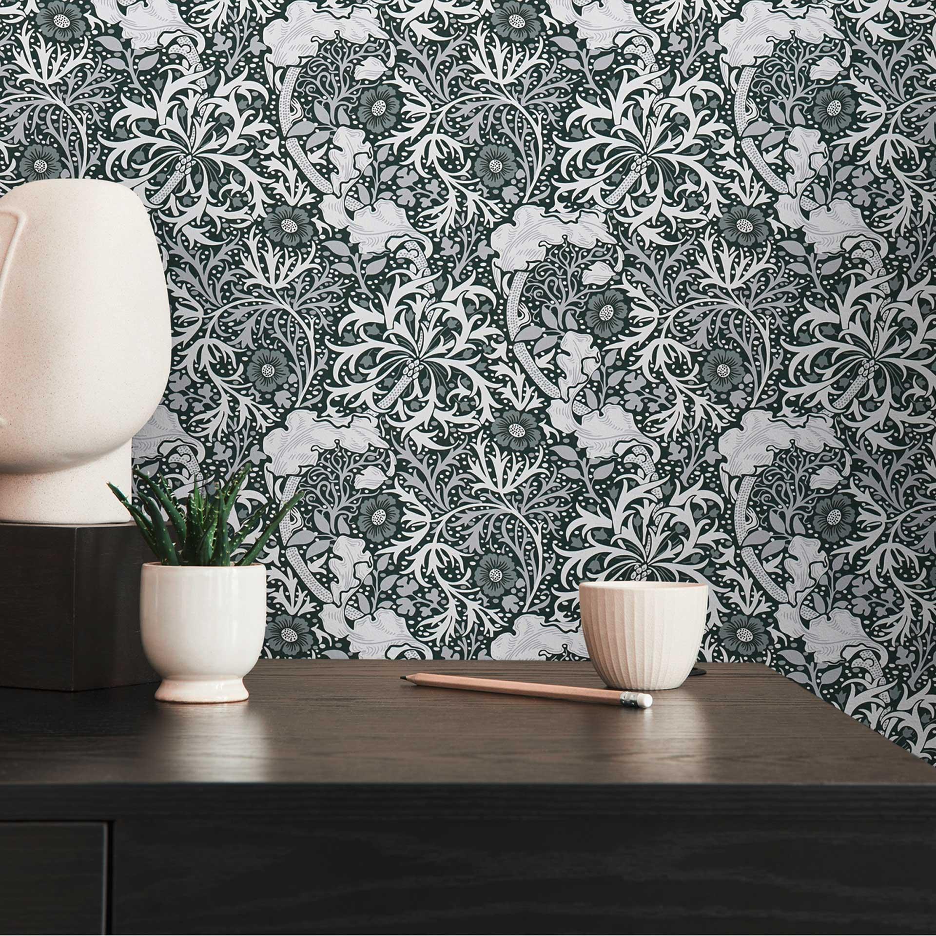 tapet med blomsterranker og blomster sort og hvid - non-woven blomstertapet