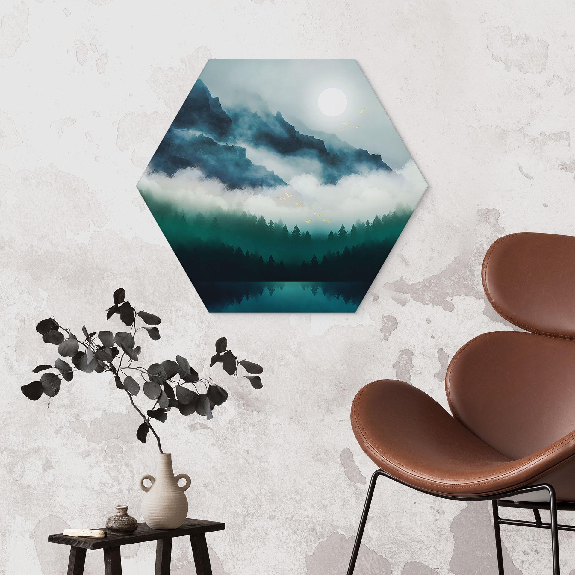 Hexagon Wandbild Neblige Landschaft in der Nacht - SpaceFrog Designs - Alu-Dibond