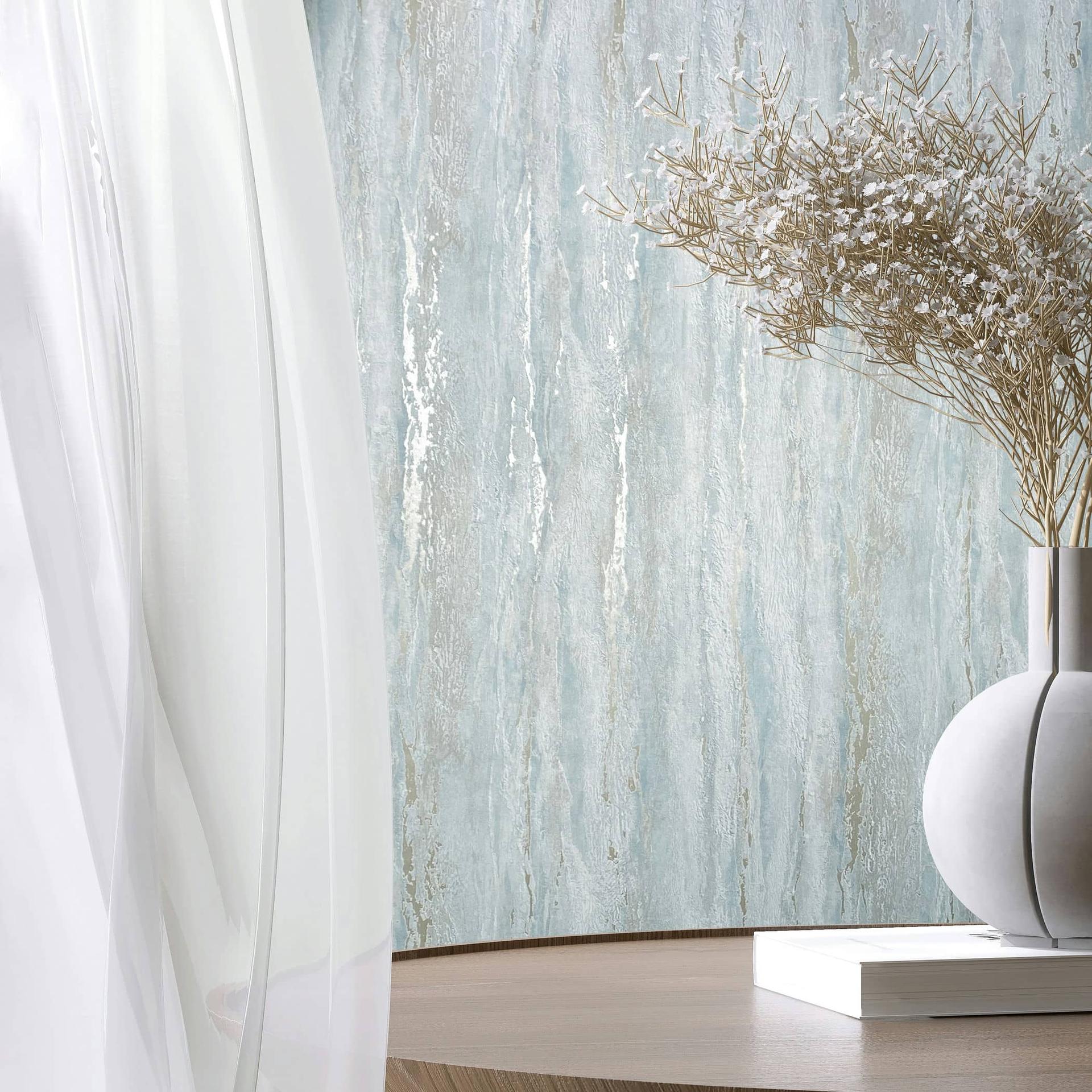 Non-woven tapet med en skinnende, grov tekstur i hvidt gipslook
