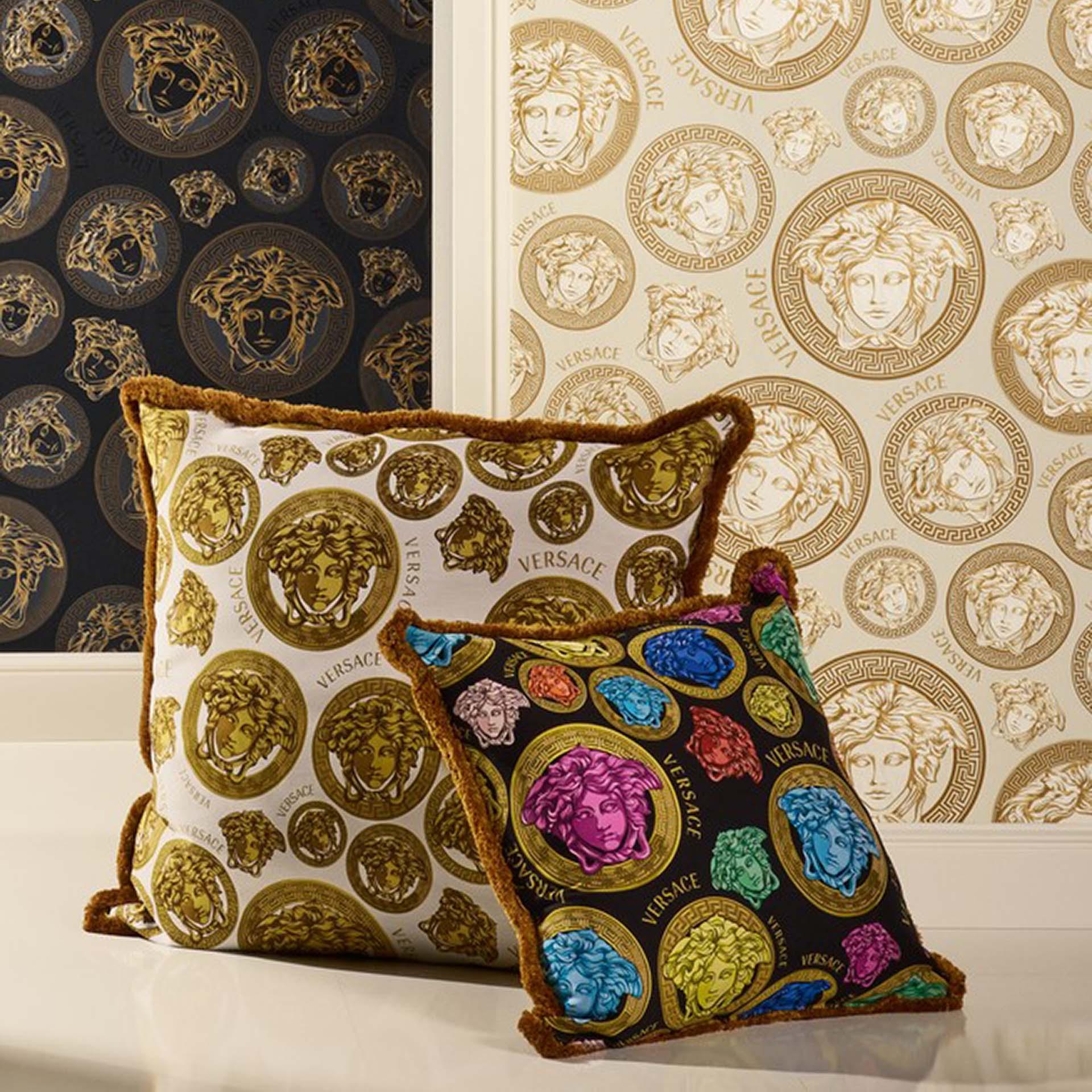 Versace non-woven tapet i guld og hvidt luksus design tapet med medusa hoveder