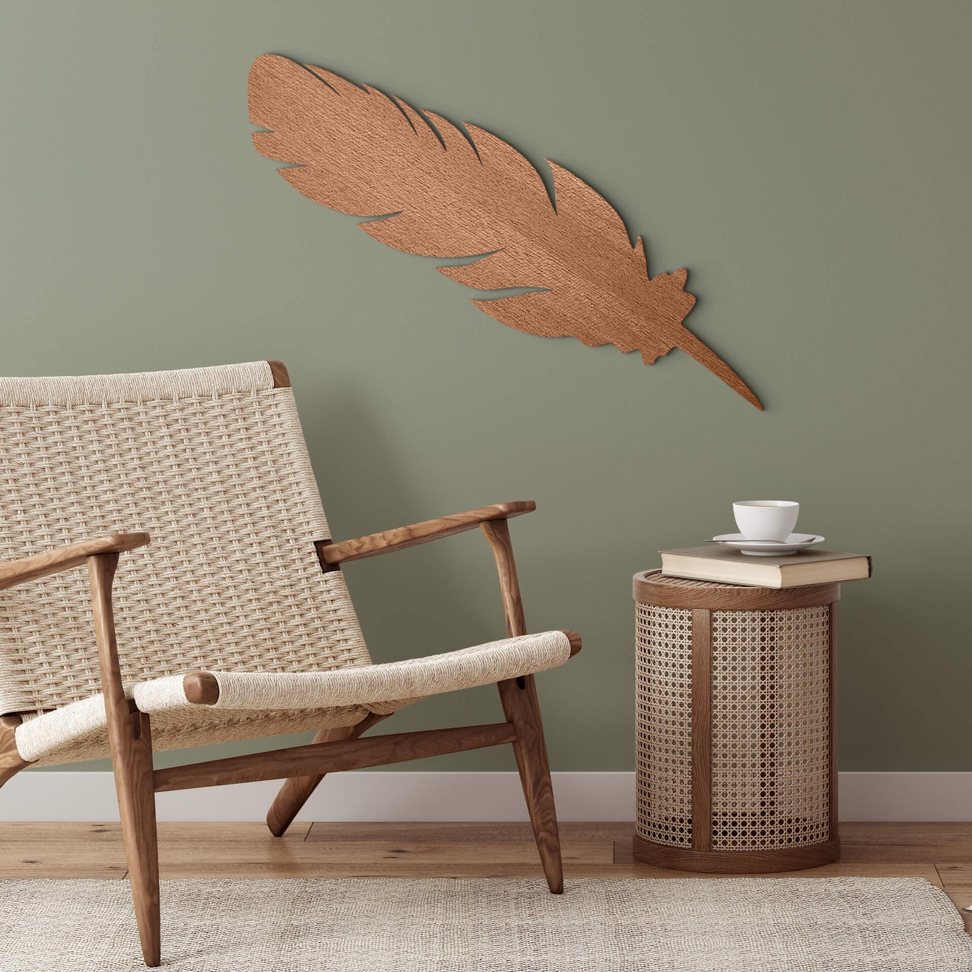 Decoración en madera caoba - Pluma