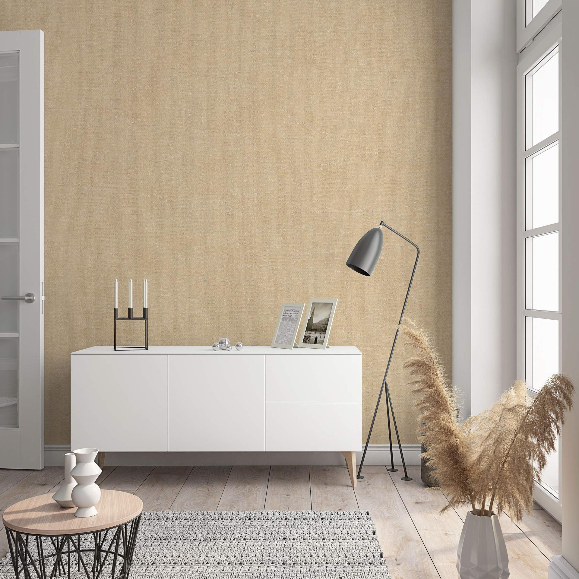 Non-woven tapet med et moderne monokromt look og tekstur i beige ensfarvet