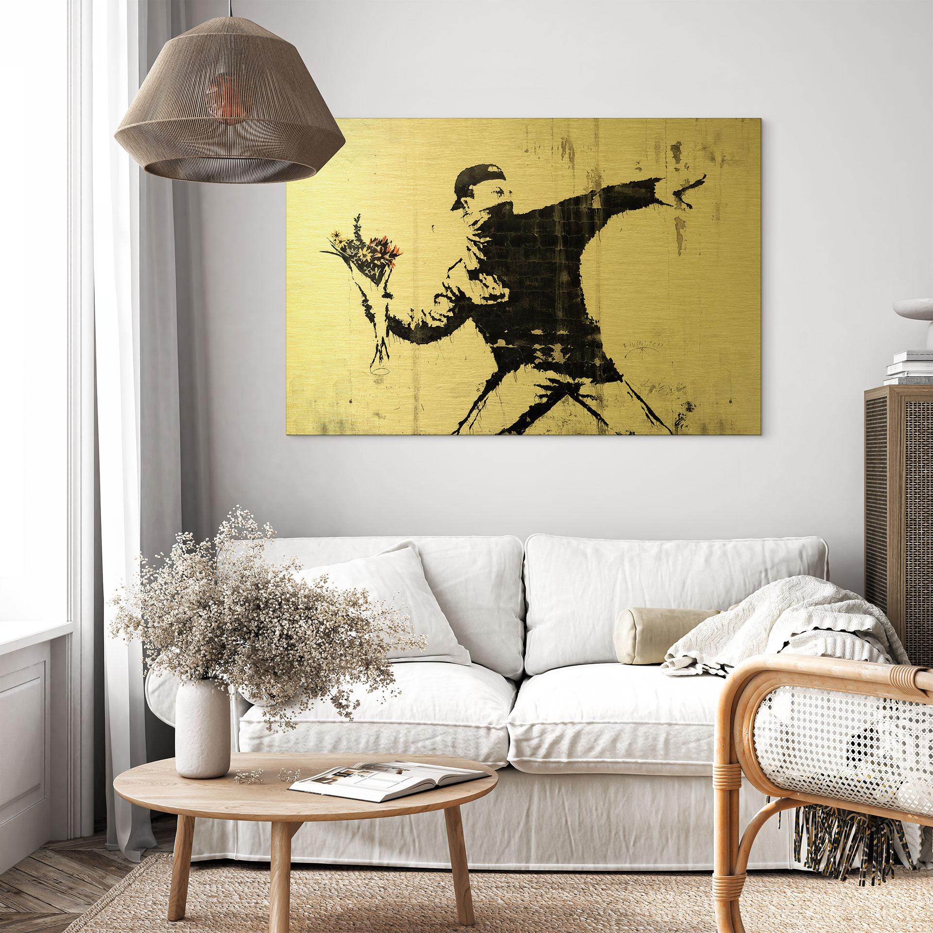 Børstet Alu-Dibond med guld-, sølv- & kobbereffekt - Blomsterkasteren - Banksy