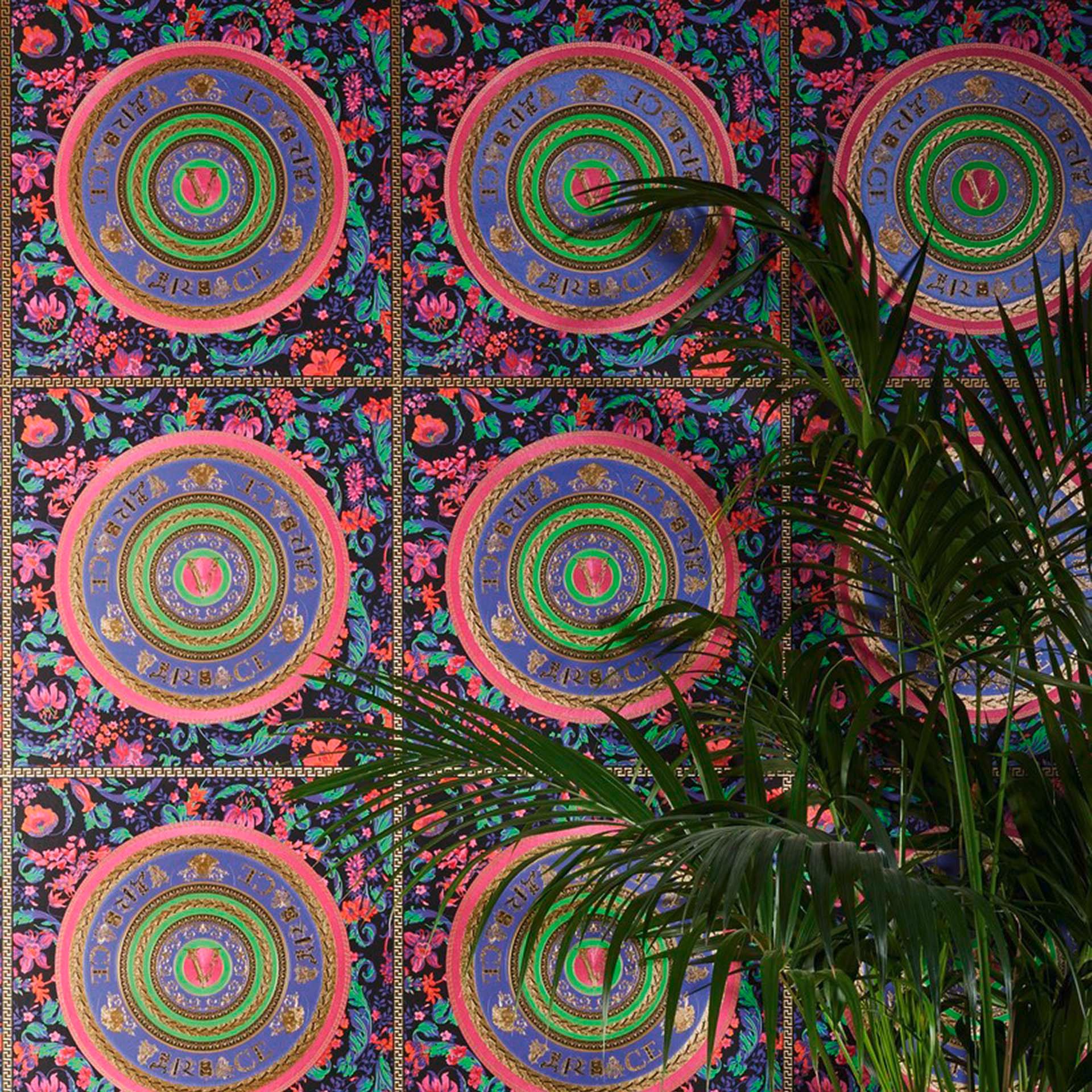 tapet Versace bogstaver i farver non-woven tapet blomsterdesign tapet luksus