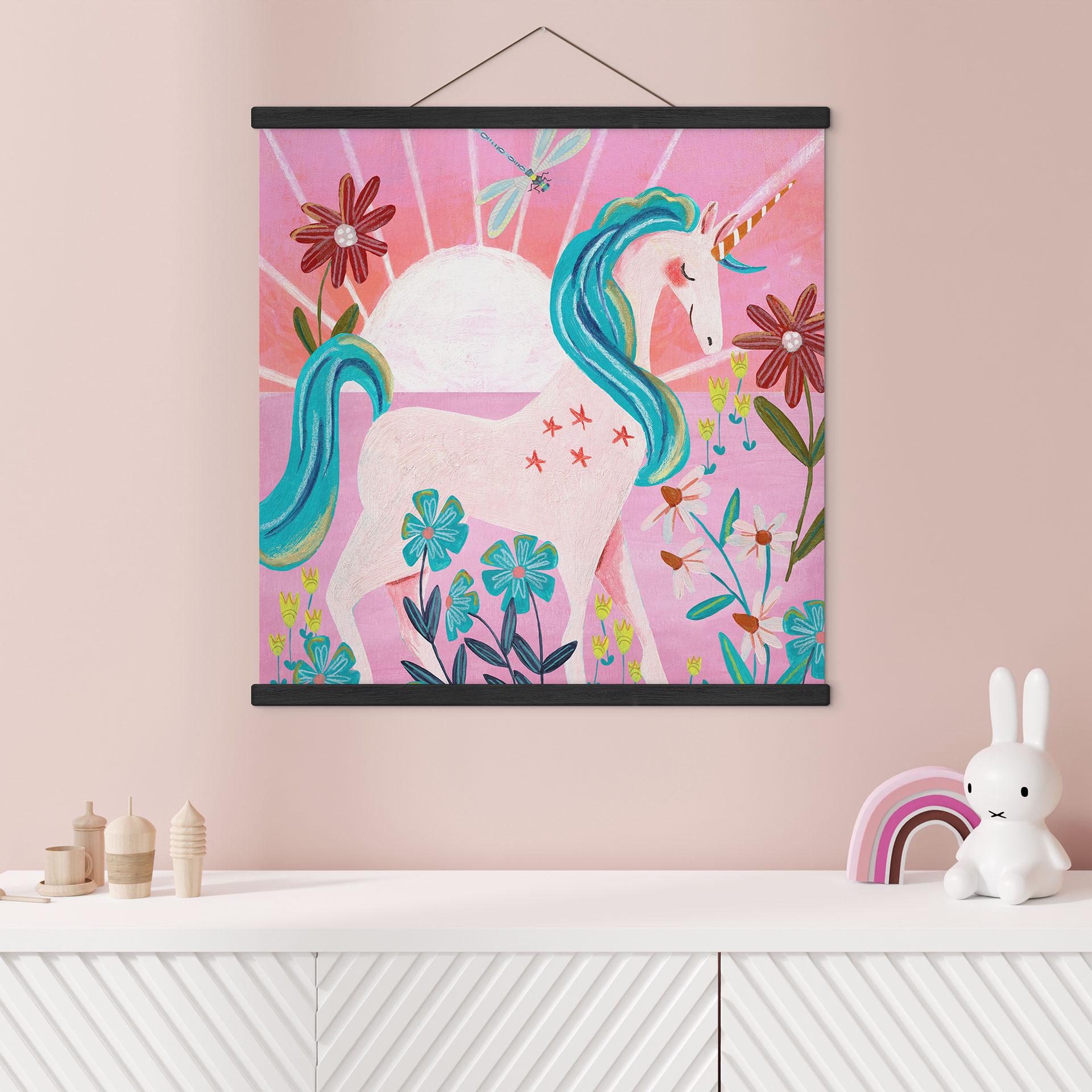 Tekstil plakat 
Enhjørning på en farverig blomstereng - Bonne Müller