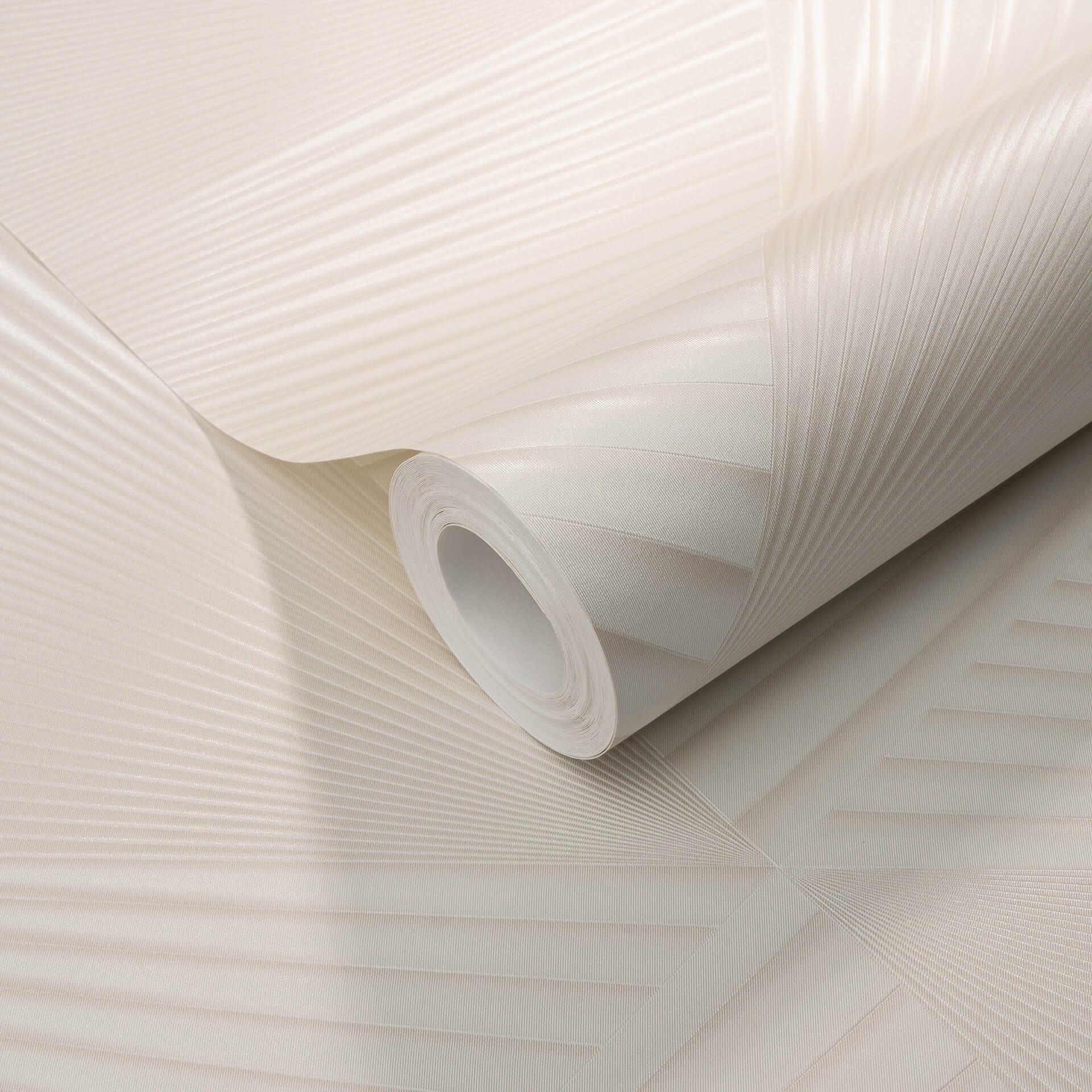 Non-woven tapet med grafiske mønstre og metallisk effekt i creme