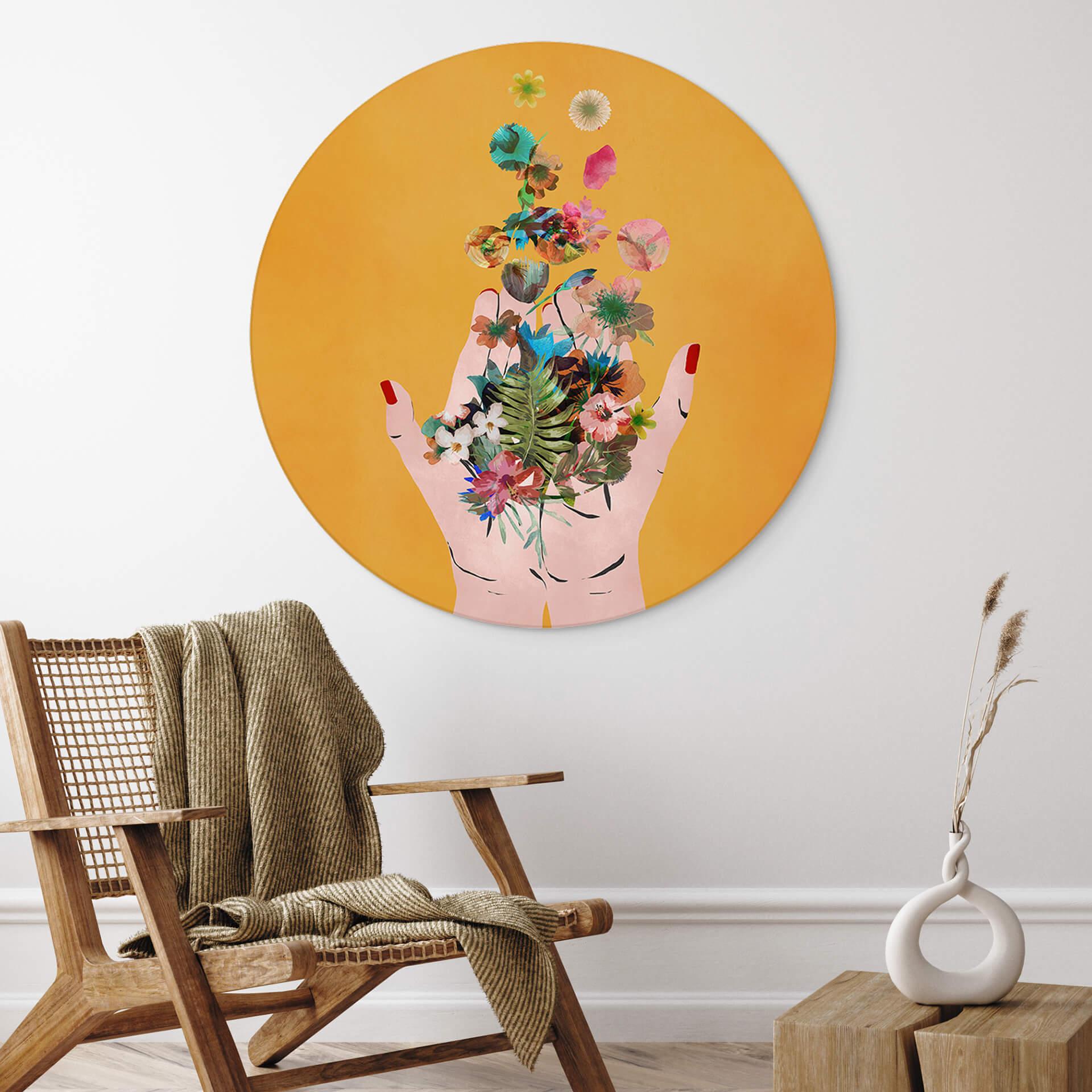 Vægcirkel Treechild - Colorful flowers in Frida's hands – print på aluminium (Alu-Dibond)