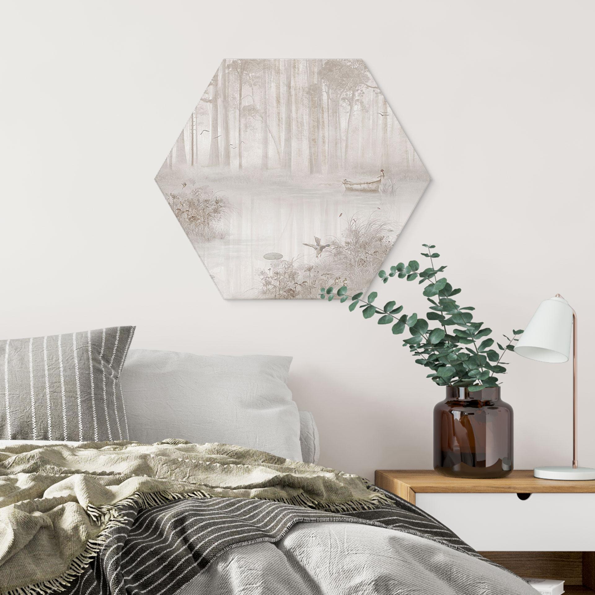 Hexagon Wandbild Wald am See im Nebel in Beige - Ms Tiff - Alu-Dibond