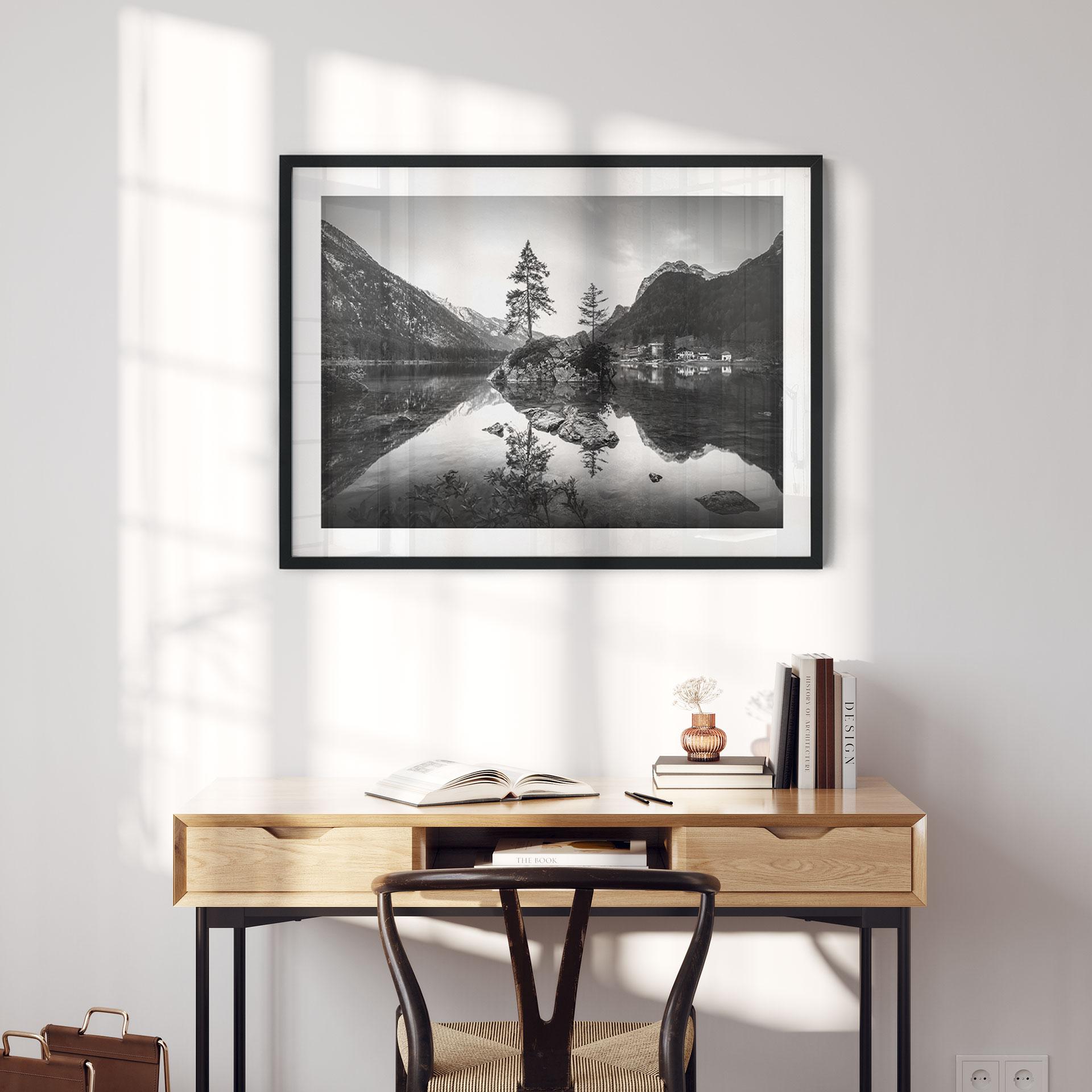 Póster Paisaje pintoresco con lago de montaña de aguas cristalinas - Hintersee