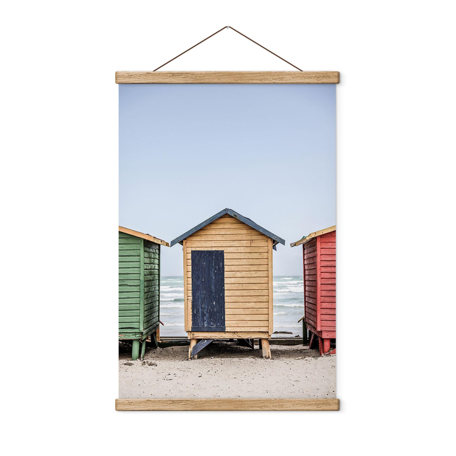 Tekstil plakat kystcharme - Farverige hytter ved havet - Shot by Clint