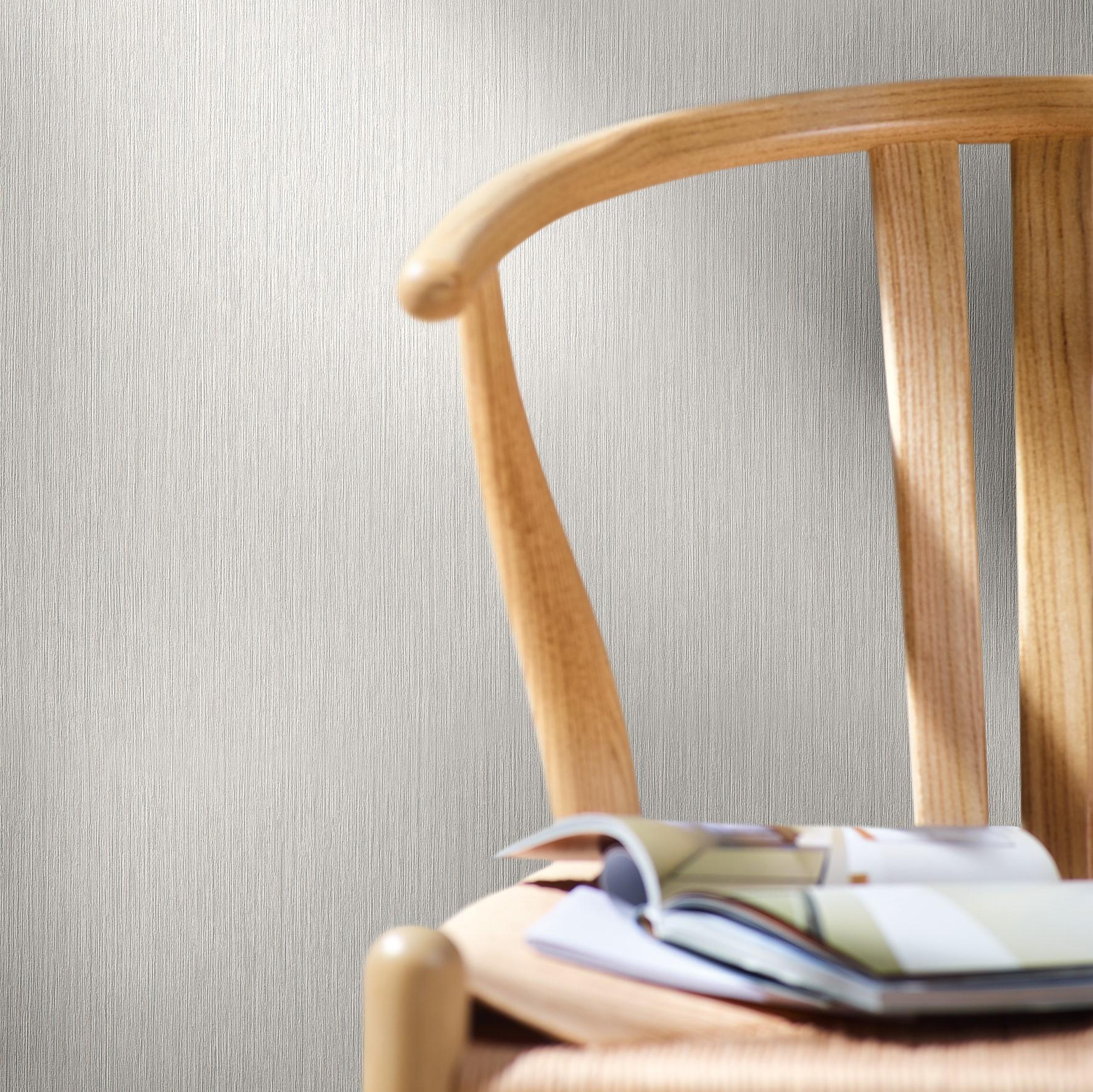 Ikke-vævet tapet med fine linjer og let struktur beige plain