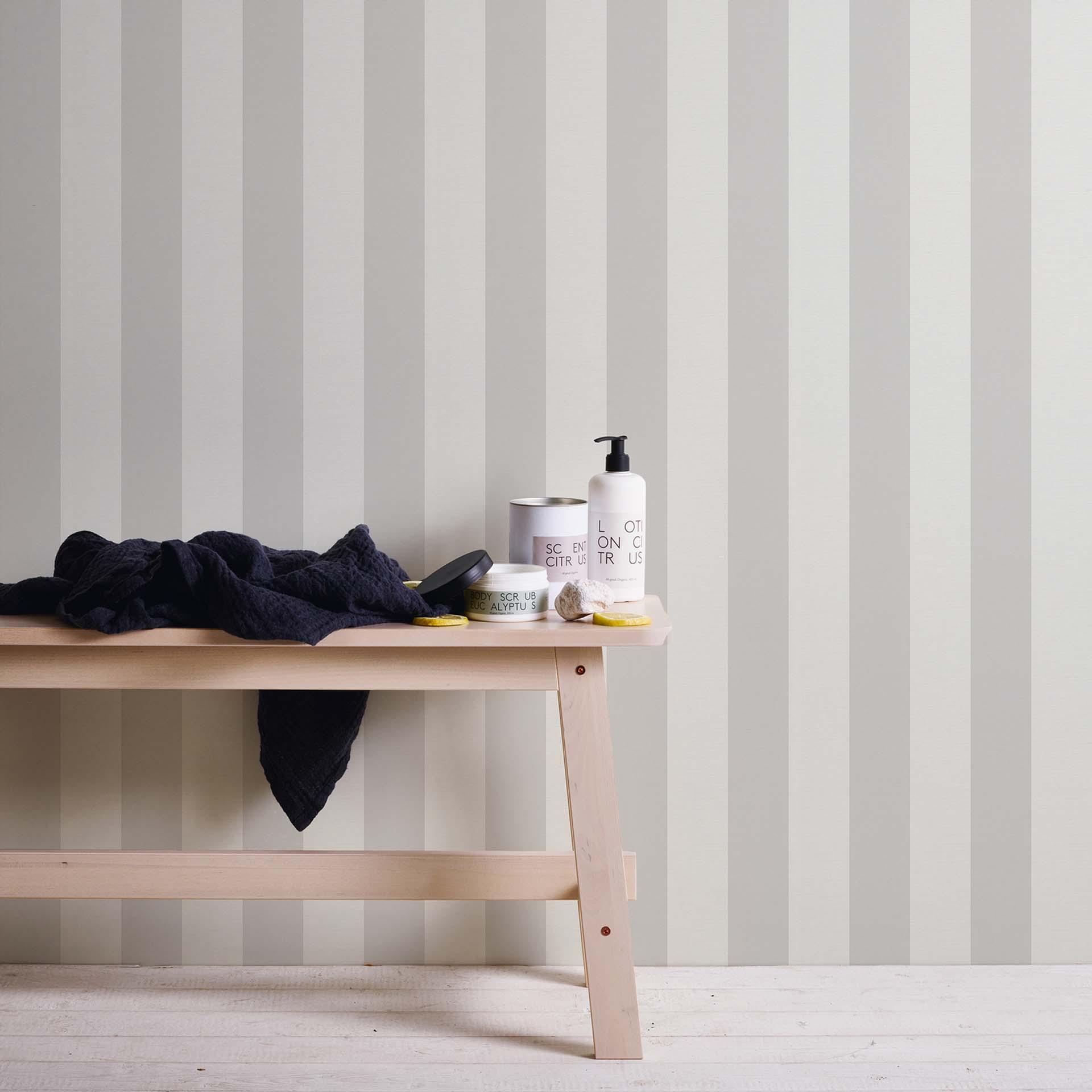 stribetapet beige creme - non-woven tapetkunst A.S. Création - mat og let tekstureret