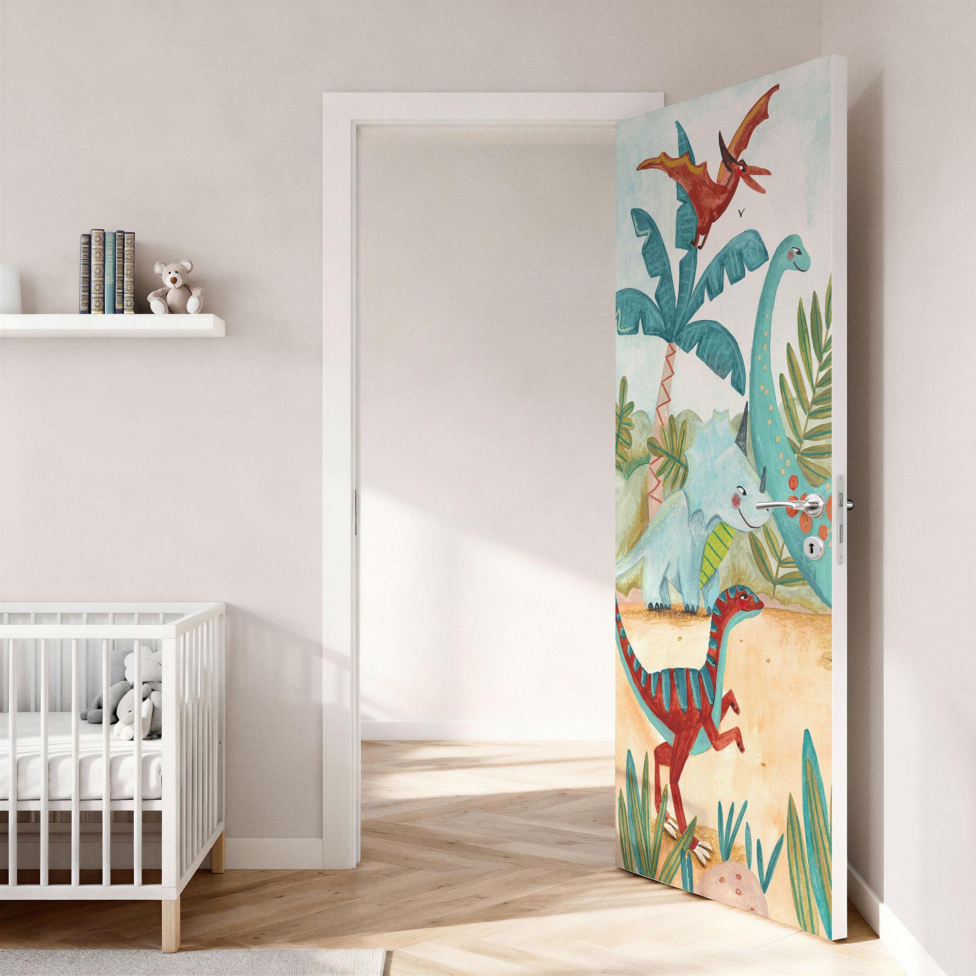 Vinilo para puerta de habitación infantil - Coloridos dinosaurios en el bosque primitivo - Bonne Mül
