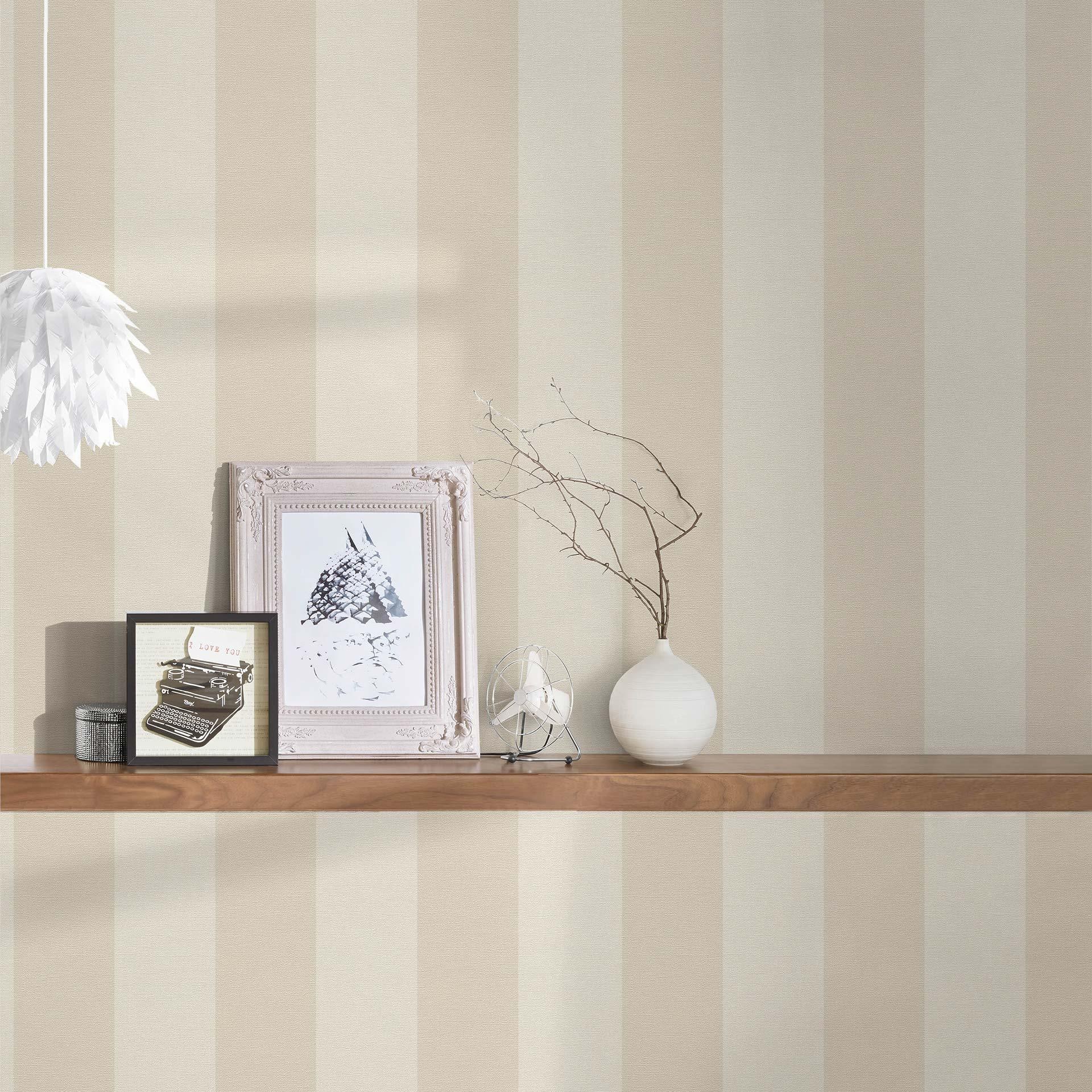tapet striber - non-woven tapet landhus af A.S. Création beige hvid bæredygtig 386652