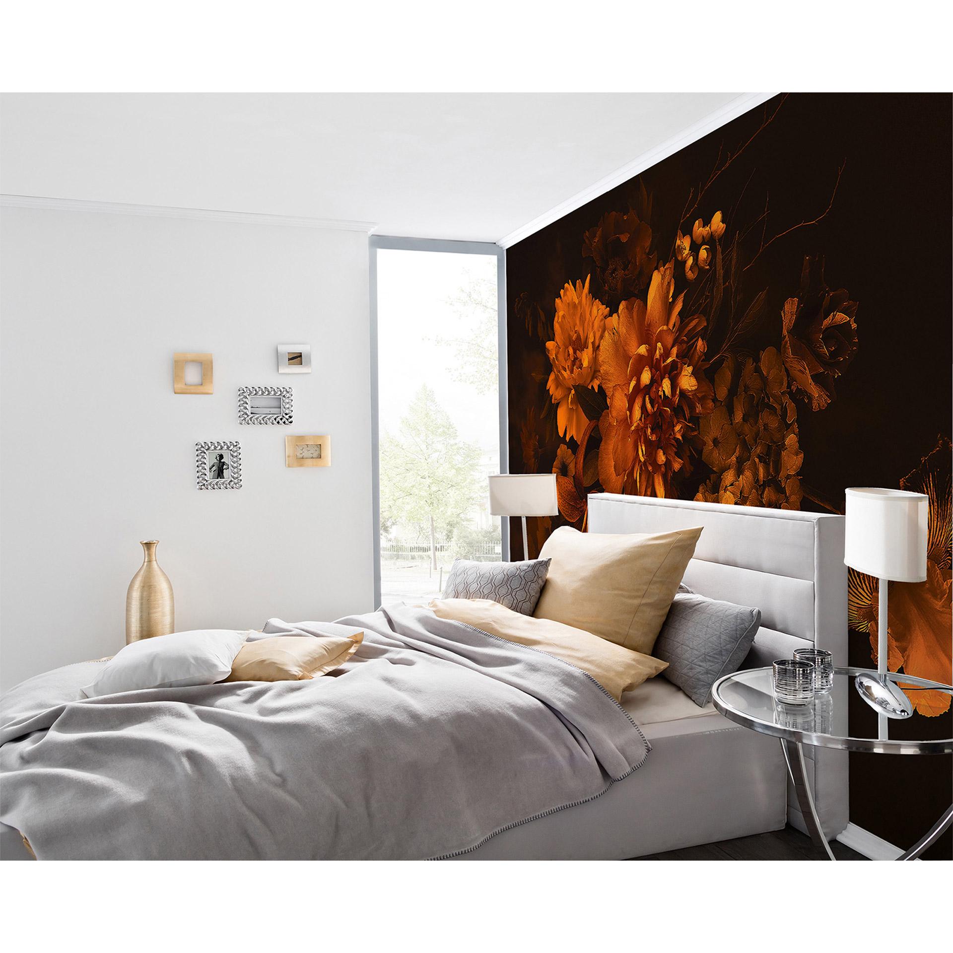 non-woven tapet BlossomVariety lilje fototapet Designwalls i orange og sort