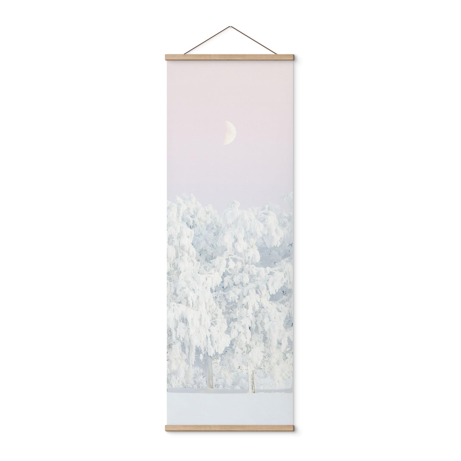 Tekstil plakat Vinter - Sneklædt vinterskov med måne - EMELIEmaria - Panorama