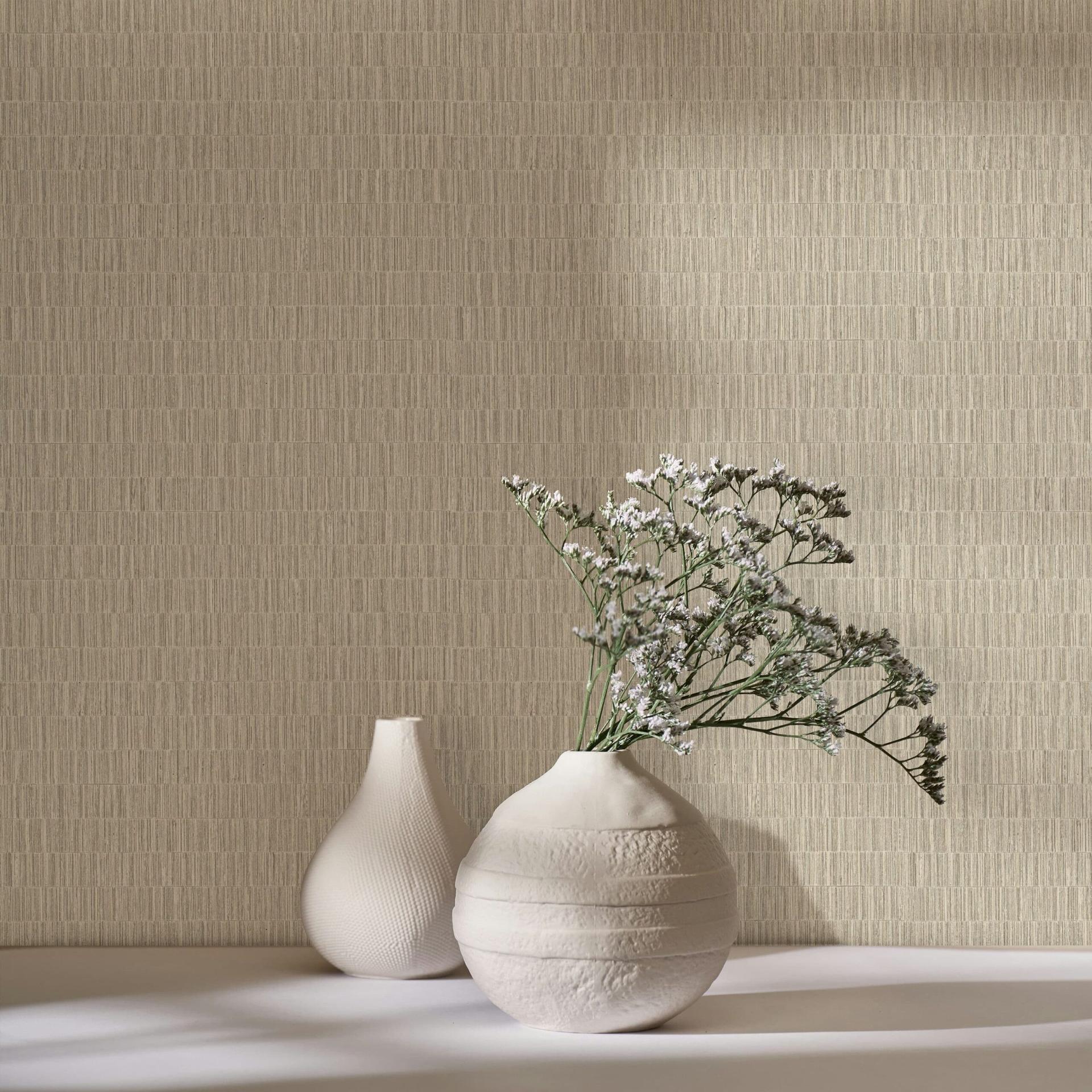 Ikke-vævet tapet med struktureret flisemotiv i beige tekstillook
