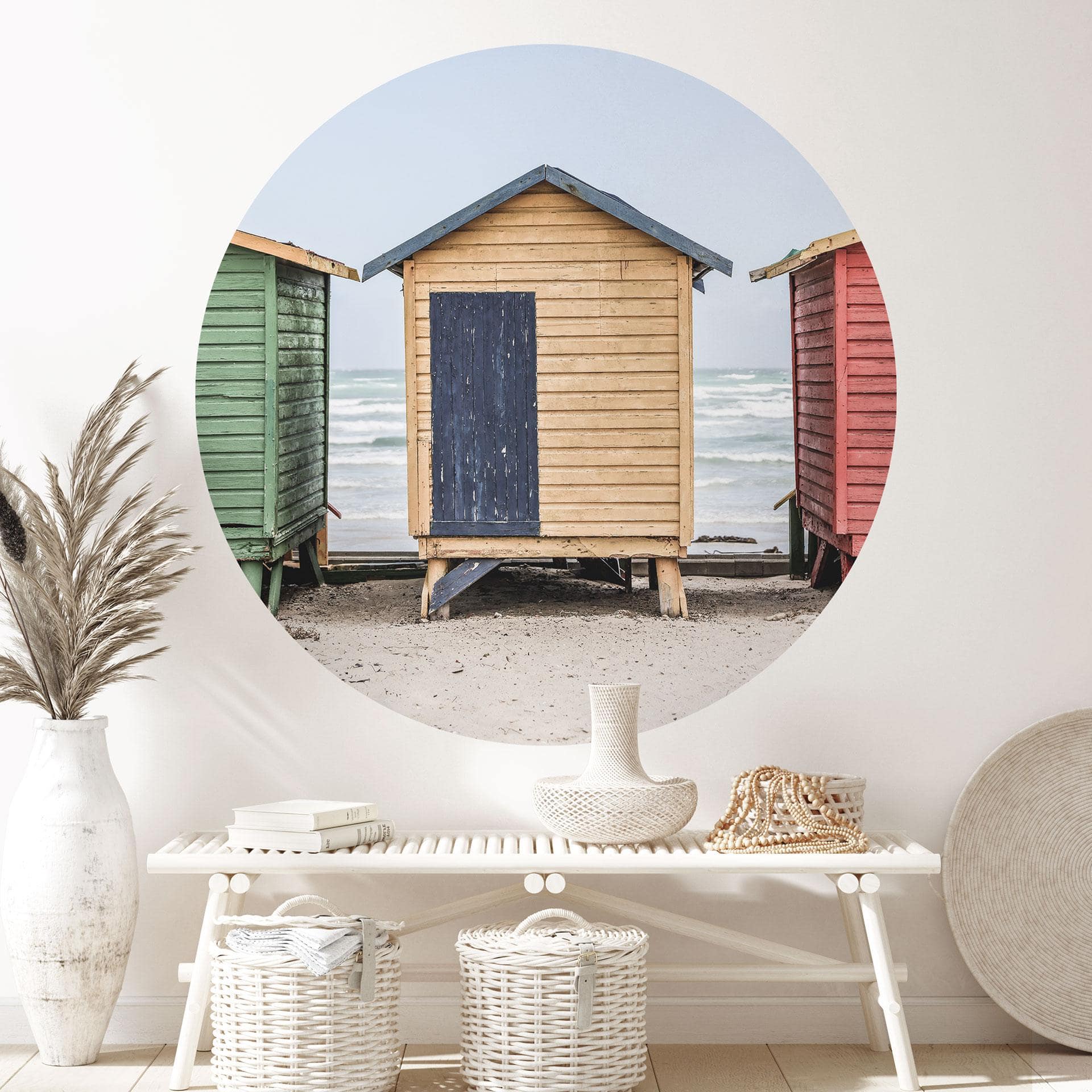 Wallsticker kystcharme - farverige hytter ved havet - skudt af Clint - rund