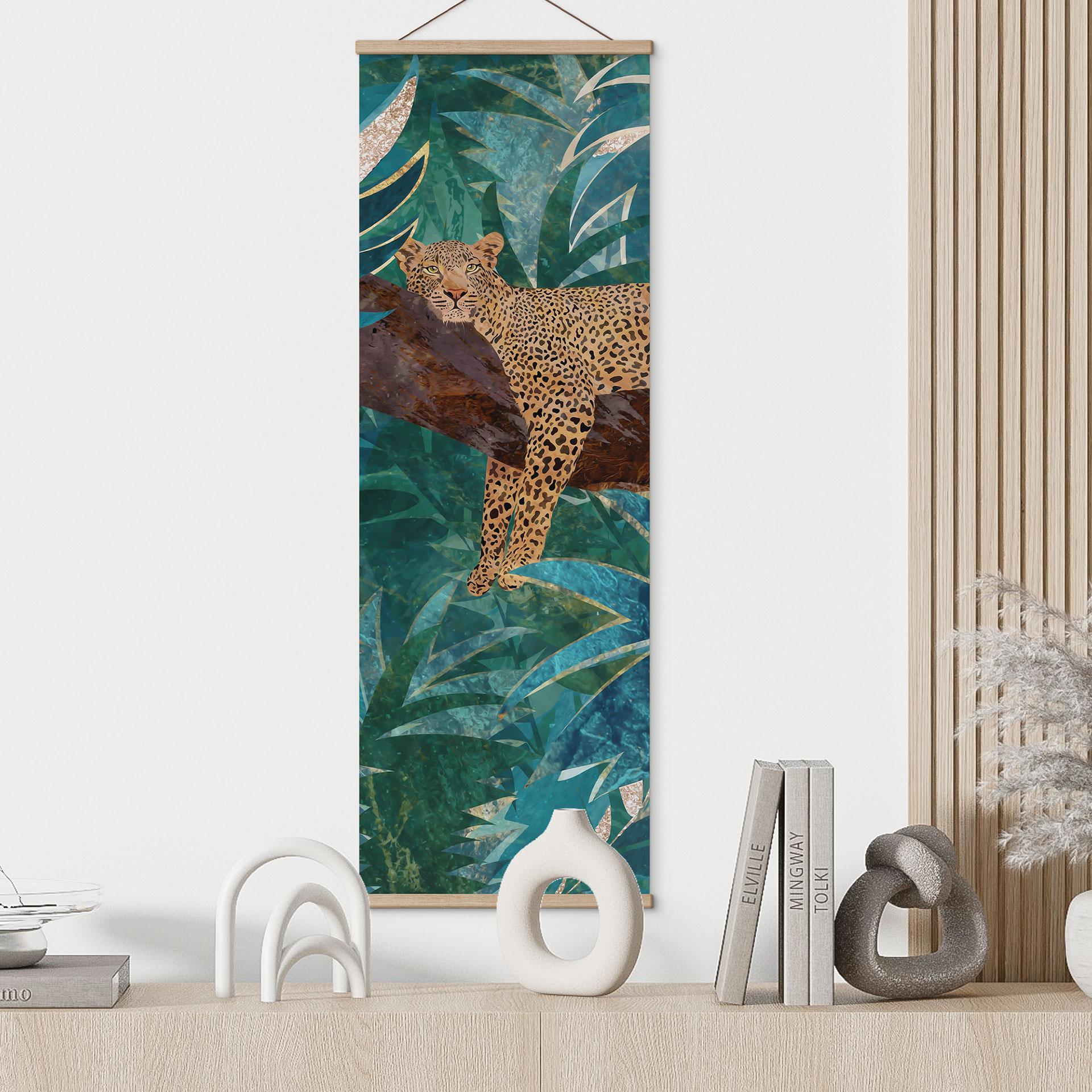 Tekstil plakat leopard i smaragdgrøn jungle - Manovski - Panorama