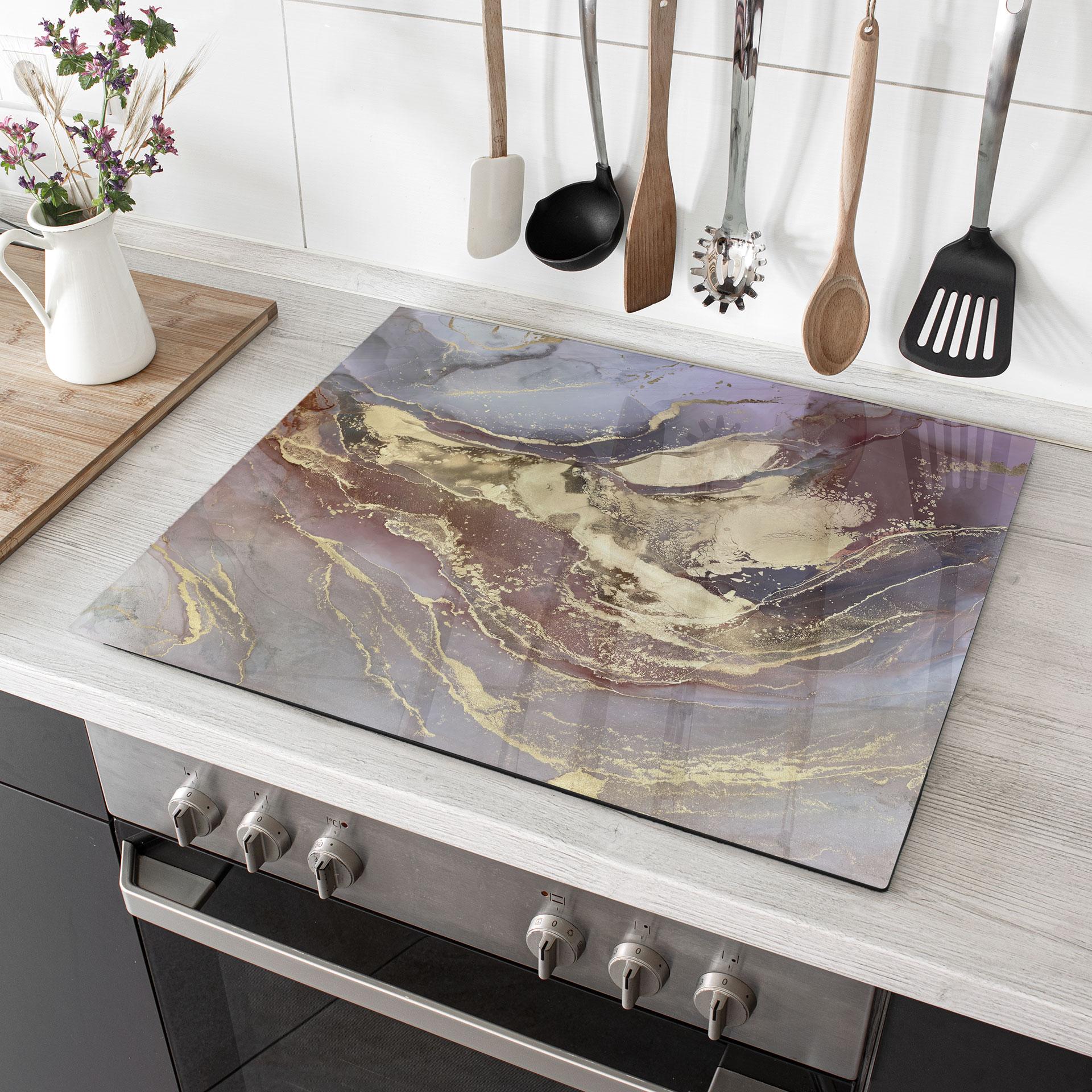 Kogeplade i marmorlook - Elegante strukturer i guld og lilla - Shelest