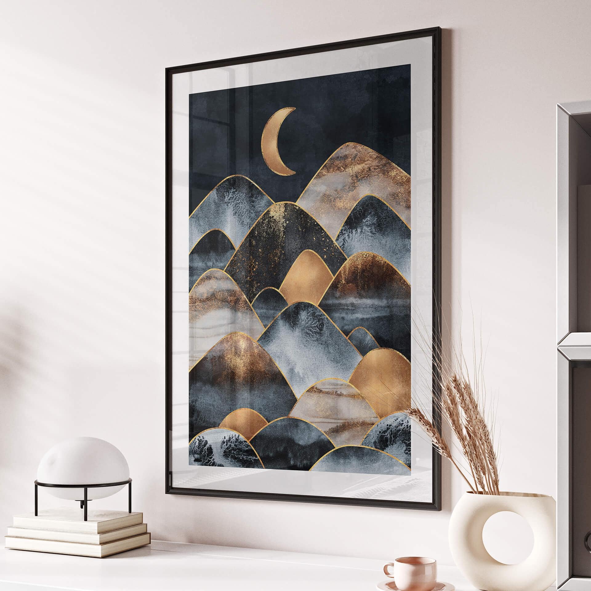 Póster Fredriksson - Montañas bajo la luz dorada de la luna
