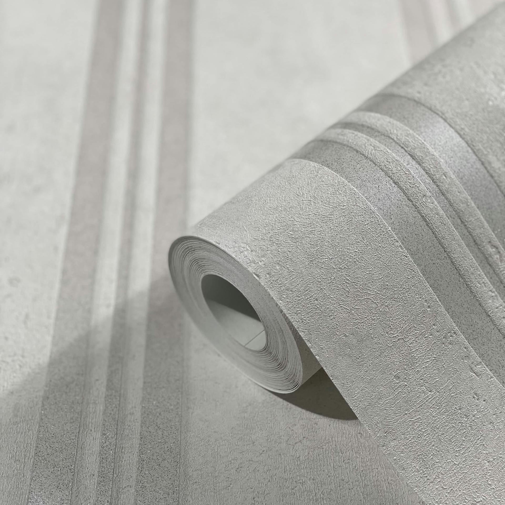 Non-woven tapet med striber og metallic-effekt grå striber
