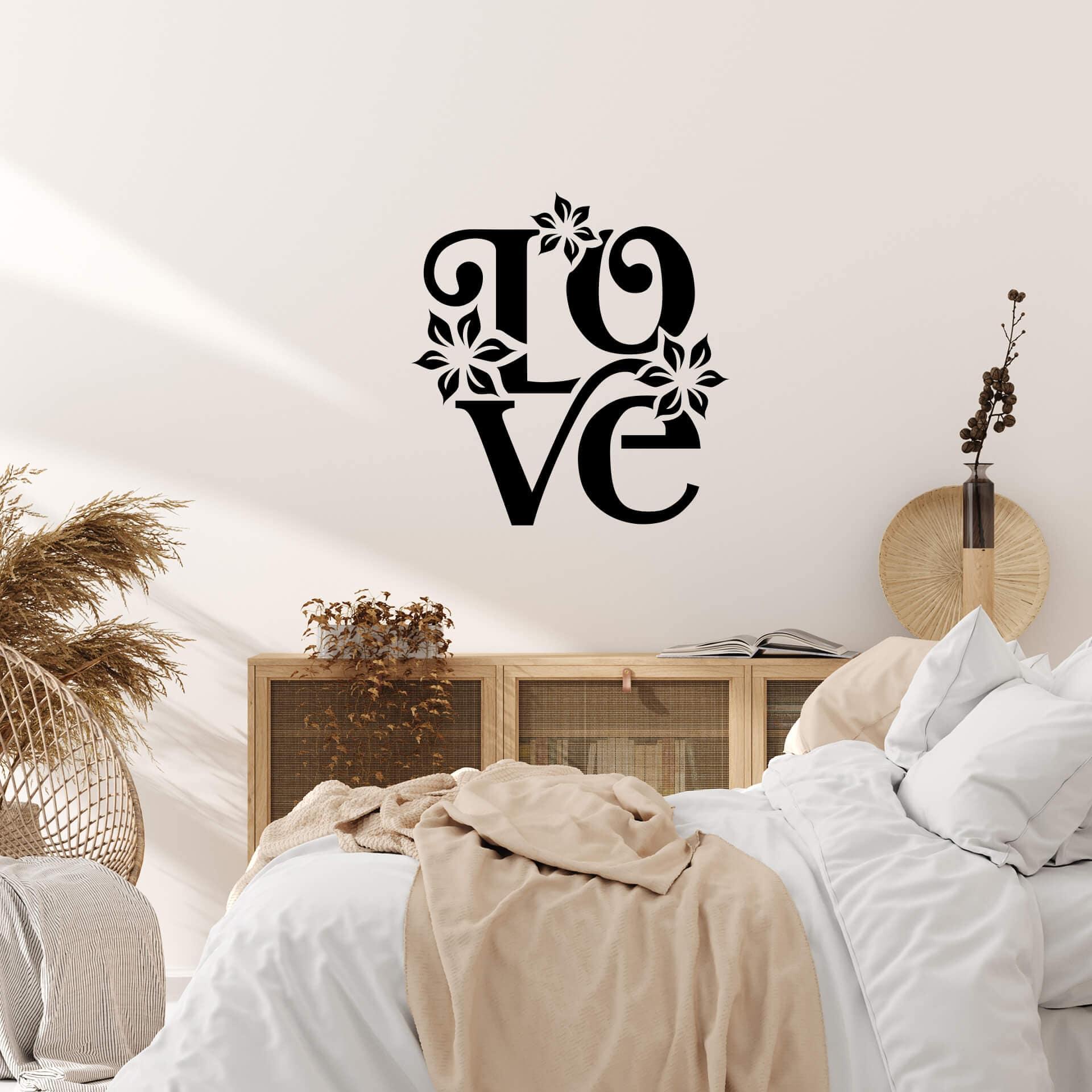 Wallsticker Love med blomsterdekoration