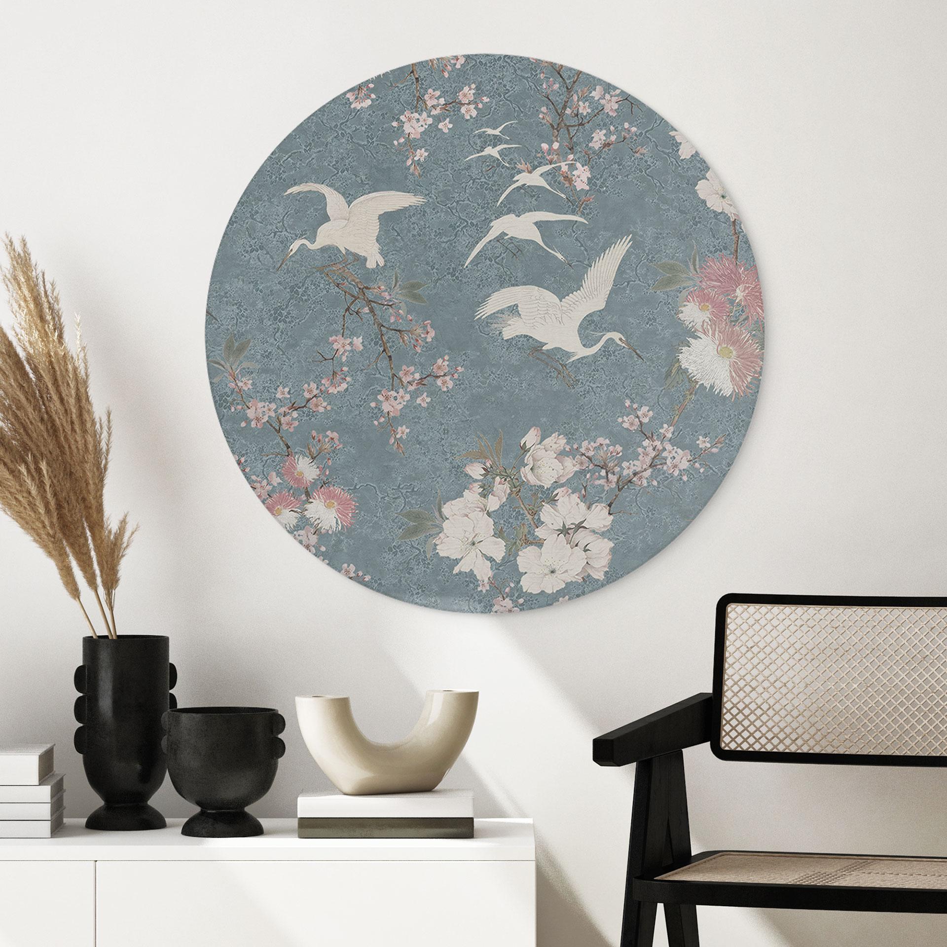 Billede af kraner i kirsebærblomst - blomsterdekoration - rund – print på aluminium (Alu-Dibond)