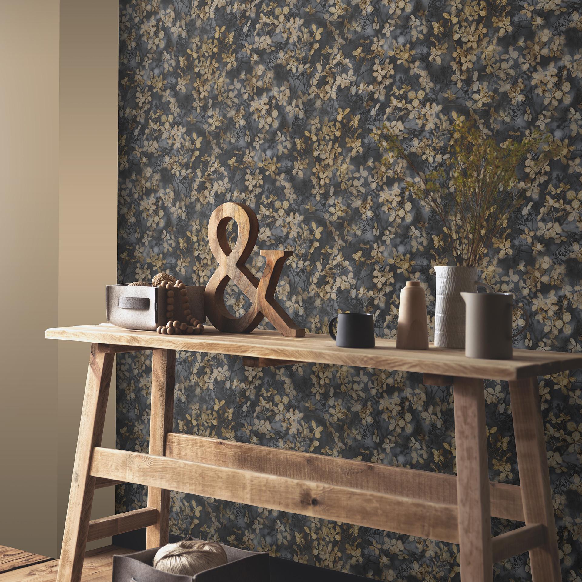 Blomstret non-woven tapet med blade i blå