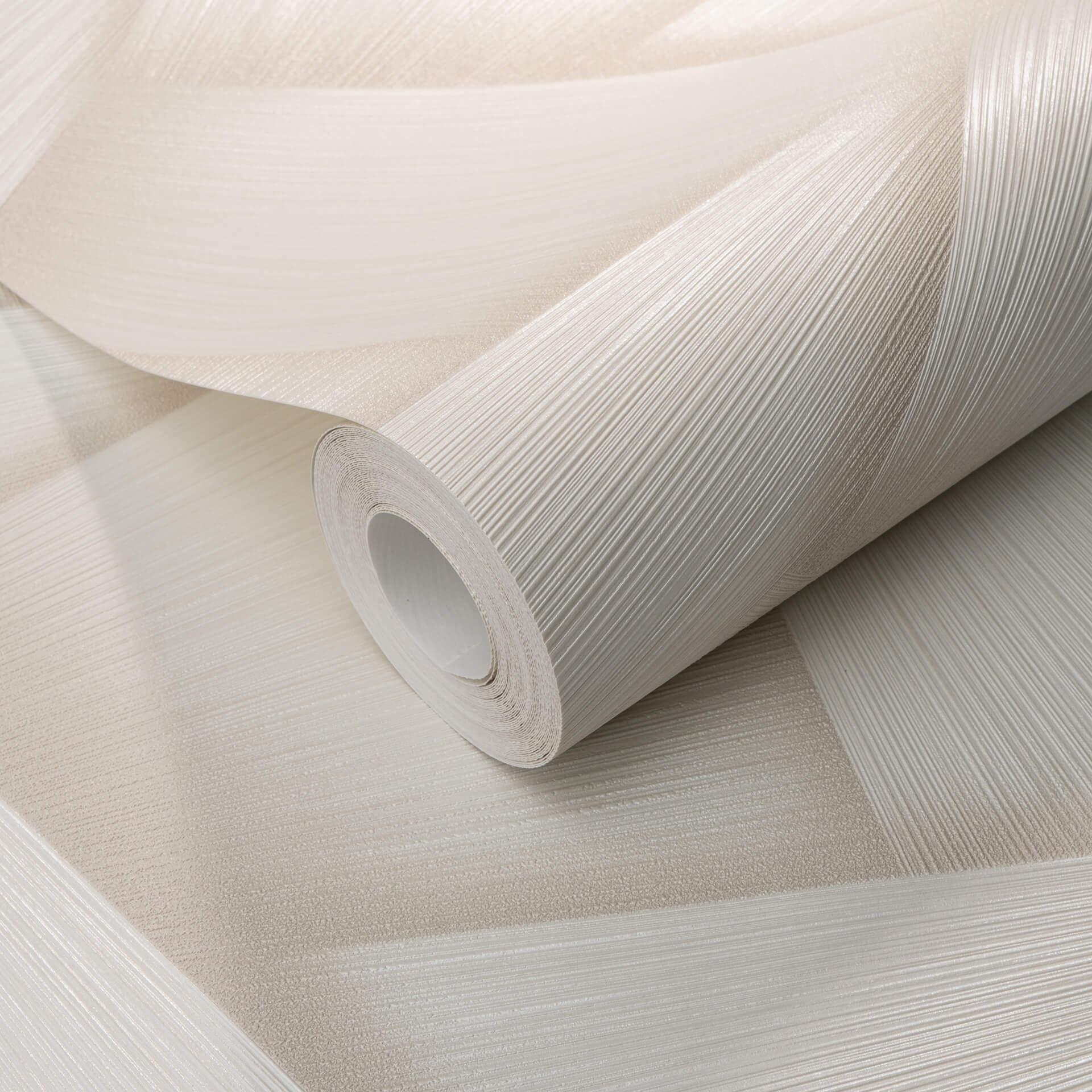 Non-woven tapet med geometriske former og metallisk effekt i creme