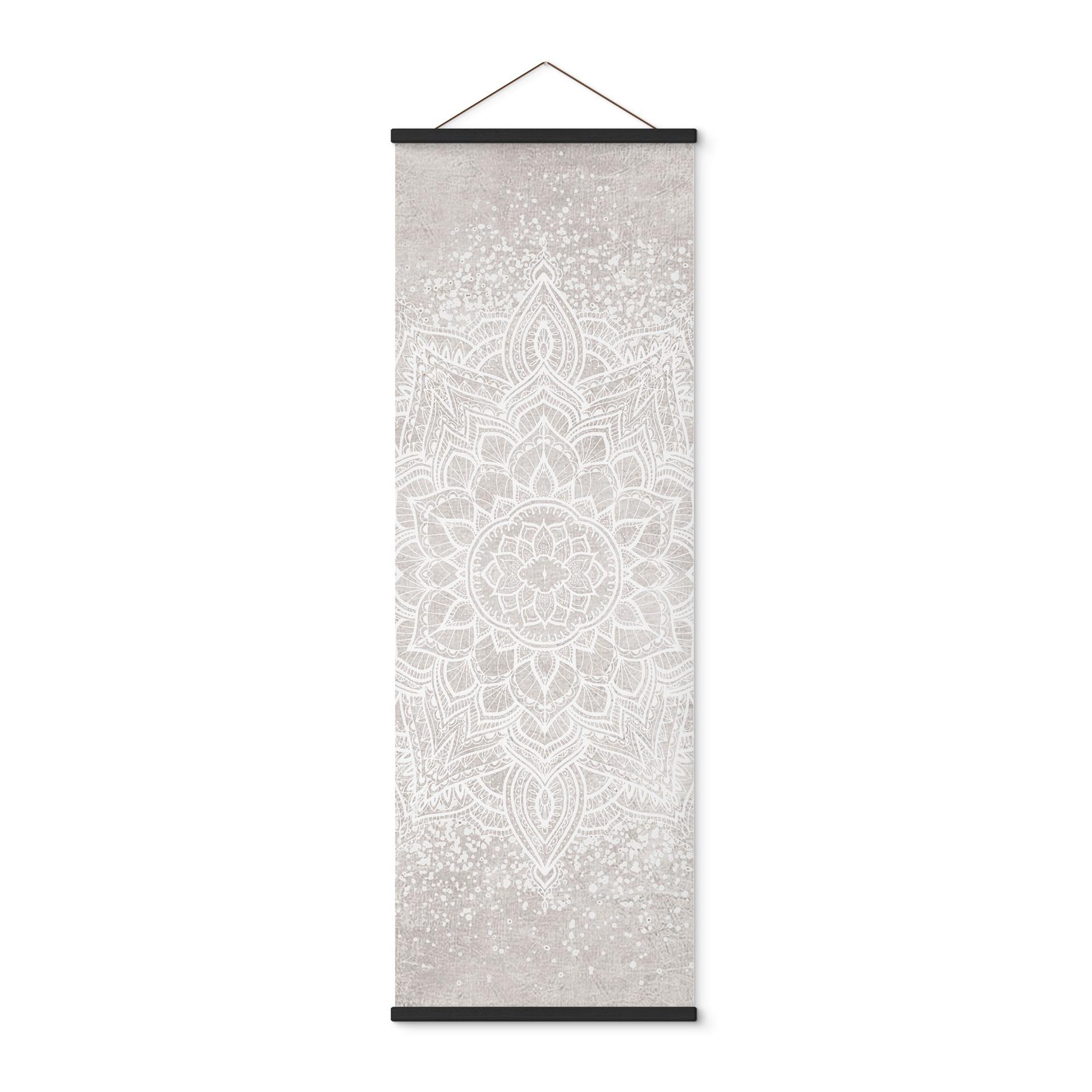 Tekstil plakat Blid mandala på grå-beige - Bloomery Decor - Panorama