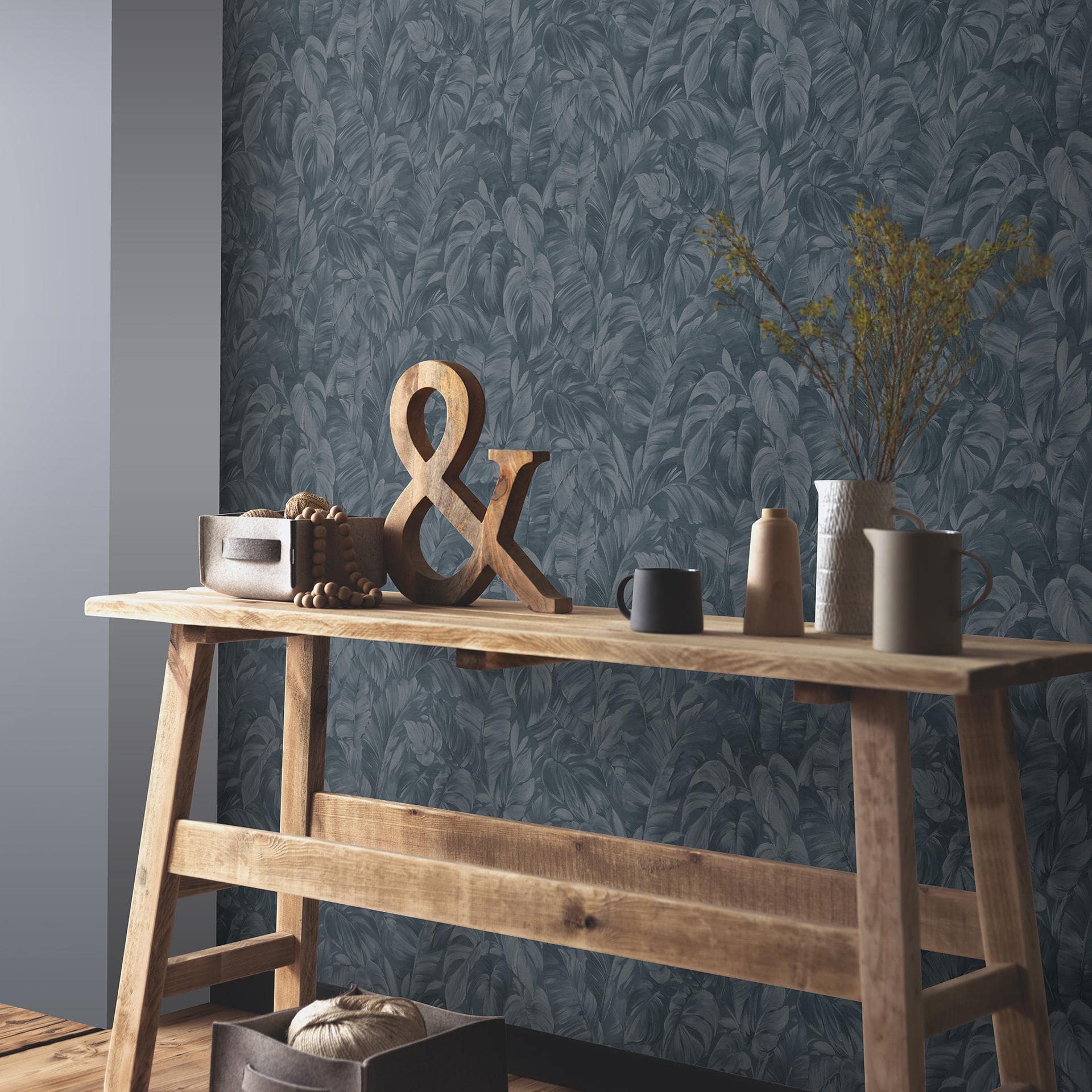 Non-woven tapet med junglemotiver i blå, grå