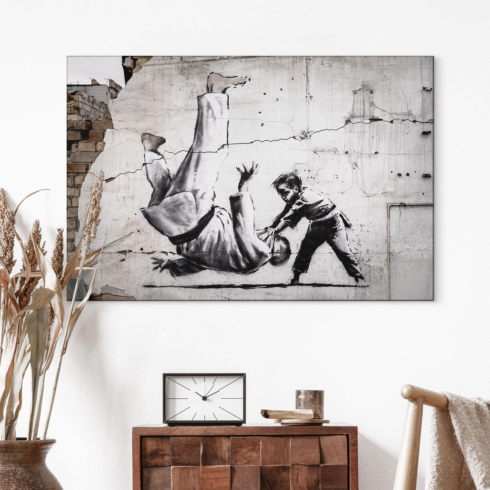 Wandbild Banksy in der Ukraine - Ein kleiner Judoka - Alu-Dibond